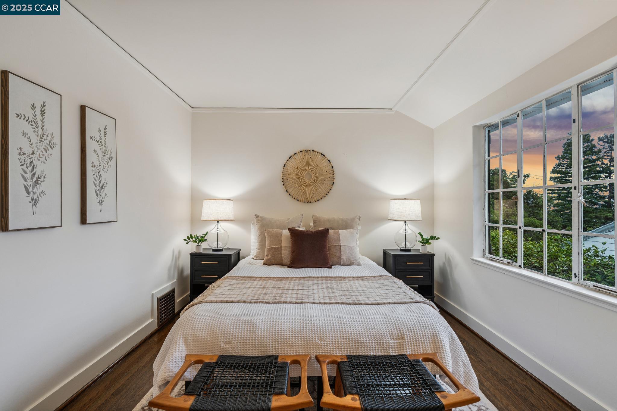 2450 Hillside Ave, Berkeley, California 94704, 3 Bedrooms Bedrooms, 7 Rooms Rooms,1 BathroomBathrooms,Residential,For Sale,2450 Hillside Ave,41103269