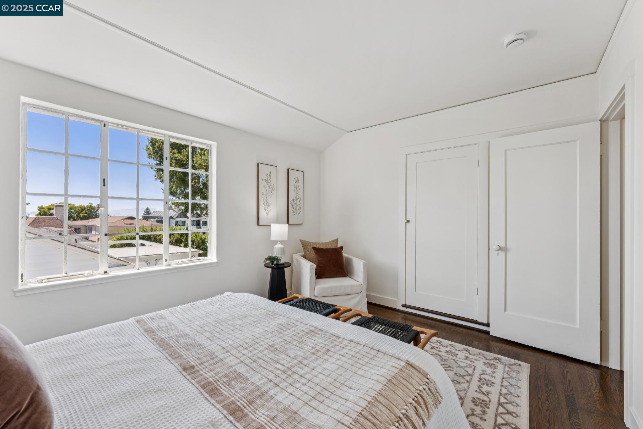 2450 Hillside Ave, Berkeley, California 94704, 3 Bedrooms Bedrooms, 7 Rooms Rooms,1 BathroomBathrooms,Residential,For Sale,2450 Hillside Ave,41103269