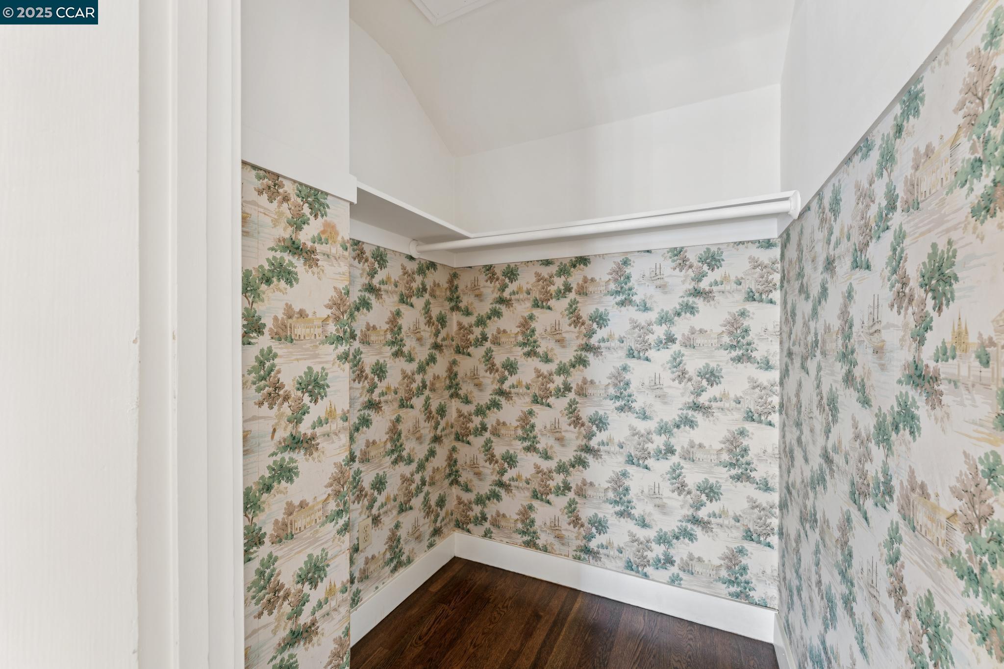 2450 Hillside Ave, Berkeley, California 94704, 3 Bedrooms Bedrooms, 7 Rooms Rooms,1 BathroomBathrooms,Residential,For Sale,2450 Hillside Ave,41103269