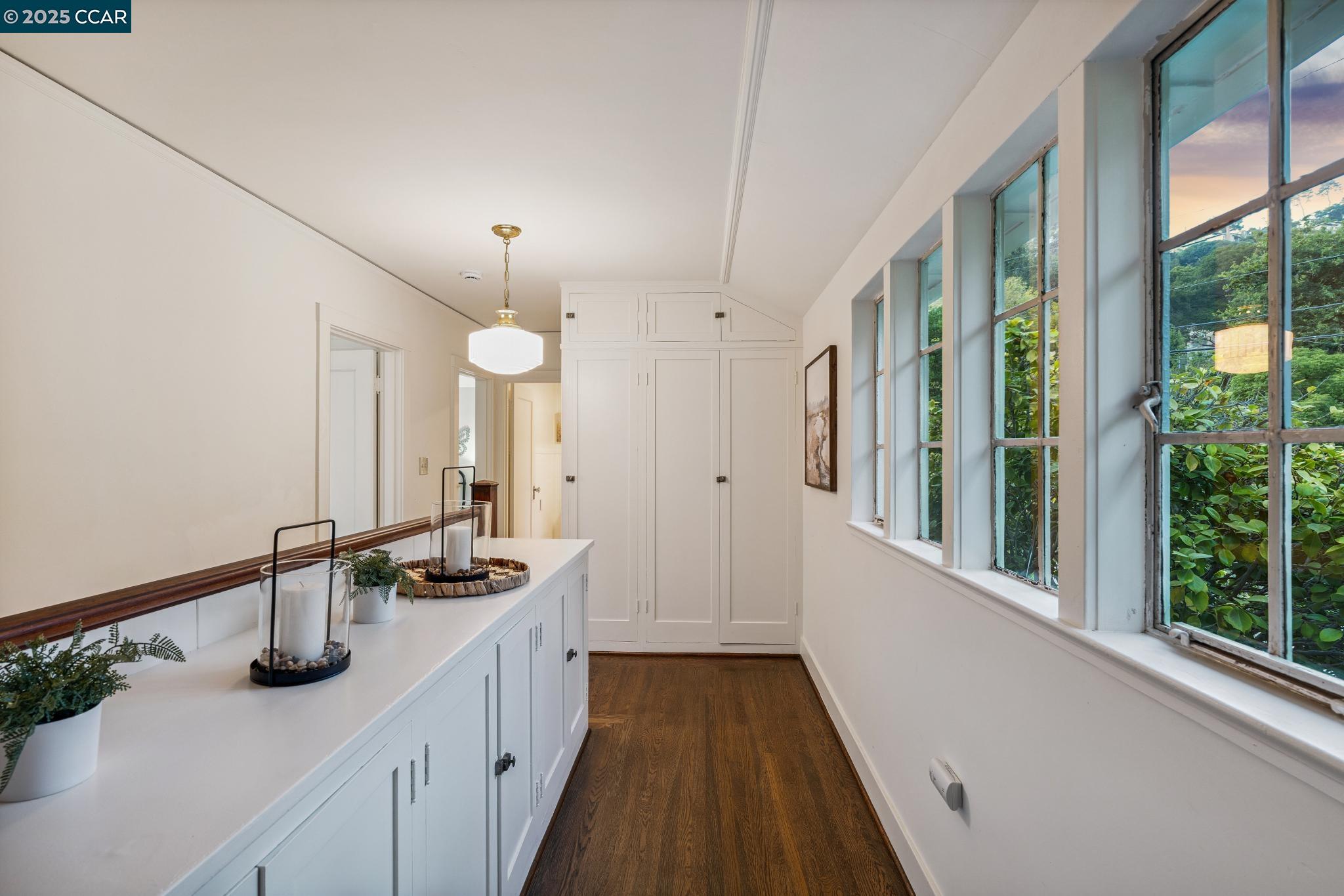2450 Hillside Ave, Berkeley, California 94704, 3 Bedrooms Bedrooms, 7 Rooms Rooms,1 BathroomBathrooms,Residential,For Sale,2450 Hillside Ave,41103269