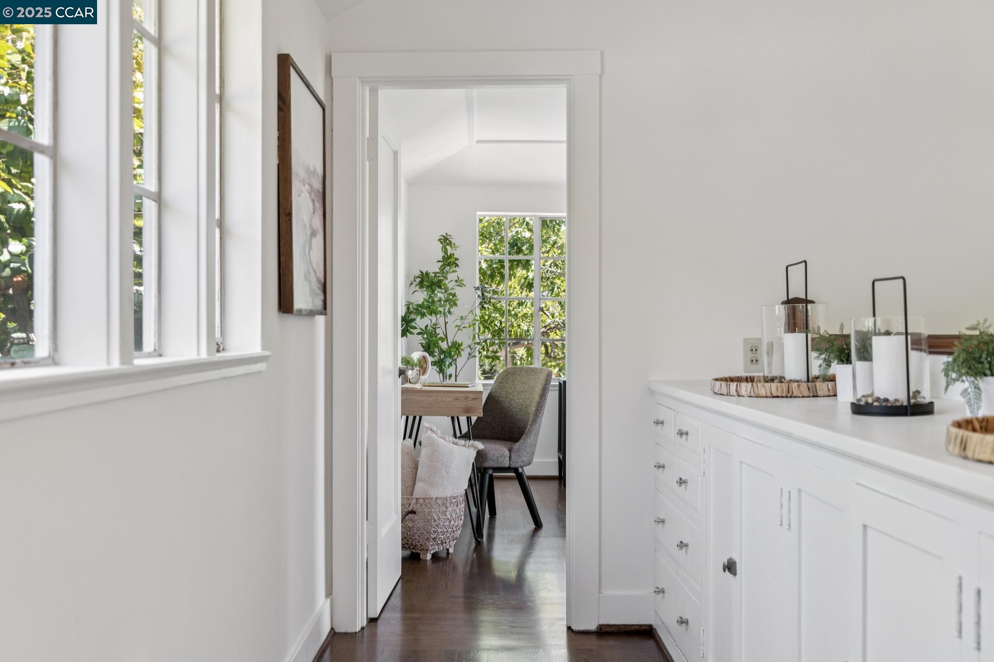 2450 Hillside Ave, Berkeley, California 94704, 3 Bedrooms Bedrooms, 7 Rooms Rooms,1 BathroomBathrooms,Residential,For Sale,2450 Hillside Ave,41103269