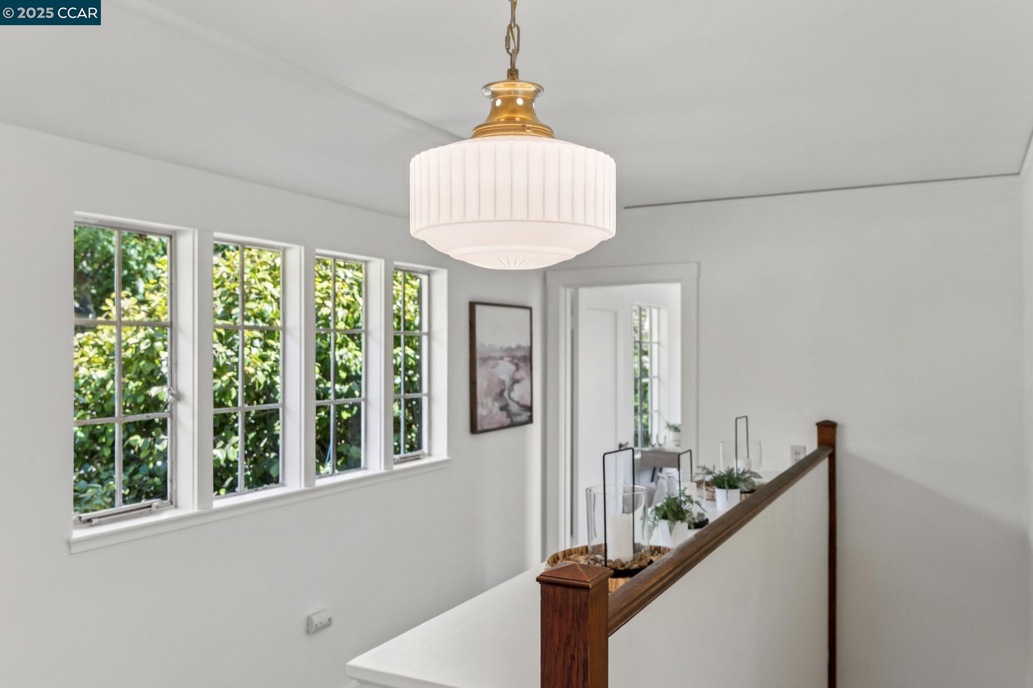2450 Hillside Ave, Berkeley, California 94704, 3 Bedrooms Bedrooms, 7 Rooms Rooms,1 BathroomBathrooms,Residential,For Sale,2450 Hillside Ave,41103269