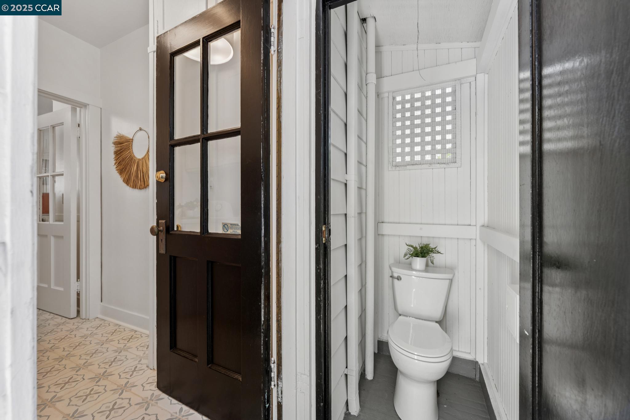2450 Hillside Ave, Berkeley, California 94704, 3 Bedrooms Bedrooms, 7 Rooms Rooms,1 BathroomBathrooms,Residential,For Sale,2450 Hillside Ave,41103269