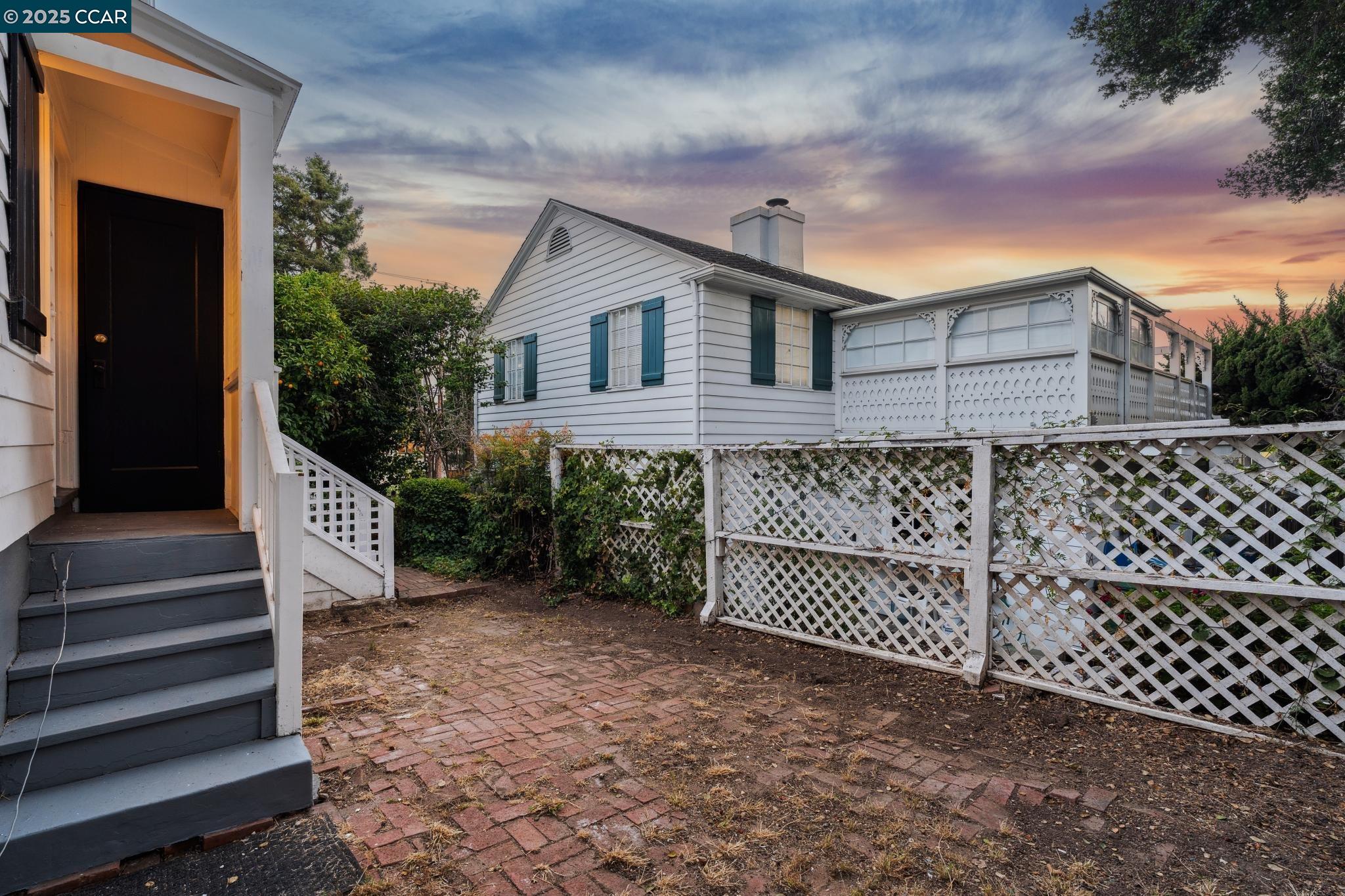 2450 Hillside Ave, Berkeley, California 94704, 3 Bedrooms Bedrooms, 7 Rooms Rooms,1 BathroomBathrooms,Residential,For Sale,2450 Hillside Ave,41103269