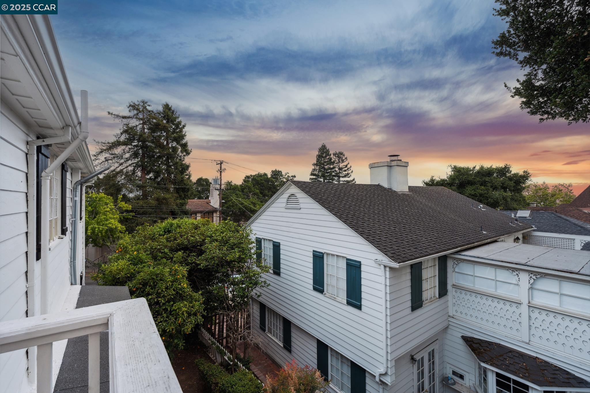 2450 Hillside Ave, Berkeley, California 94704, 3 Bedrooms Bedrooms, 7 Rooms Rooms,1 BathroomBathrooms,Residential,For Sale,2450 Hillside Ave,41103269