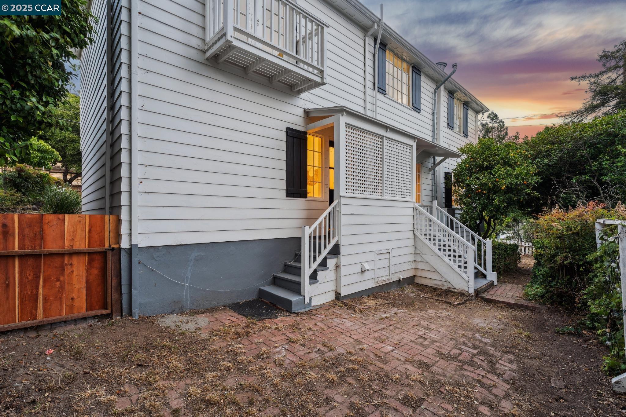 2450 Hillside Ave, Berkeley, California 94704, 3 Bedrooms Bedrooms, 7 Rooms Rooms,1 BathroomBathrooms,Residential,For Sale,2450 Hillside Ave,41103269