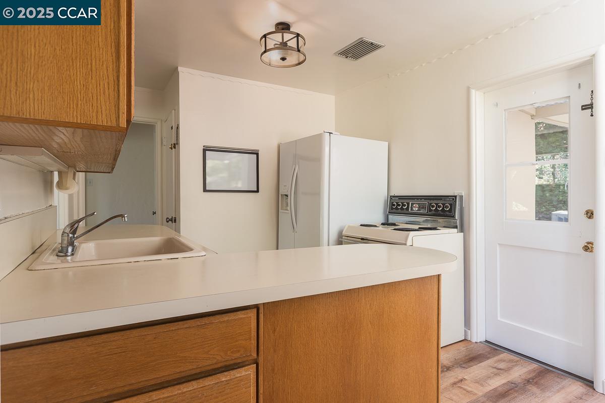877 Mountain View Dr, Lafayette, California 94549, 3 Bedrooms Bedrooms, 6 Rooms Rooms,2 BathroomsBathrooms,Residential,For Sale,877 Mountain View Dr,41103274