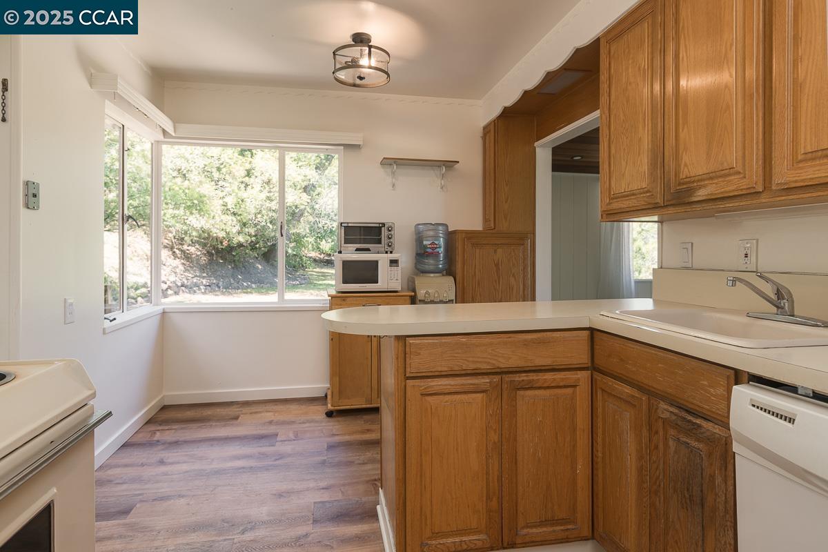 877 Mountain View Dr, Lafayette, California 94549, 3 Bedrooms Bedrooms, 6 Rooms Rooms,2 BathroomsBathrooms,Residential,For Sale,877 Mountain View Dr,41103274