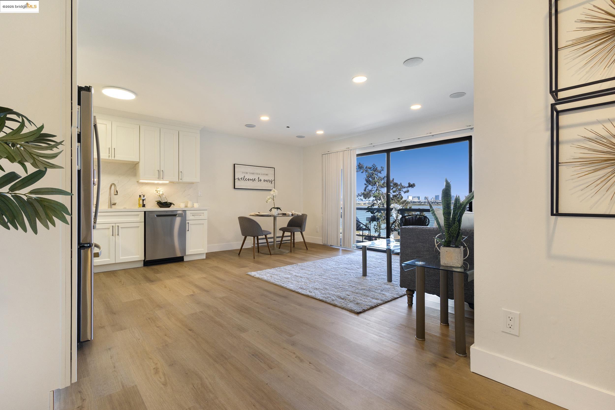 Detail Gallery Image 1 of 25 For 2 Anchor #F497,  Emeryville,  CA 94608 - 1 Beds | 1 Baths