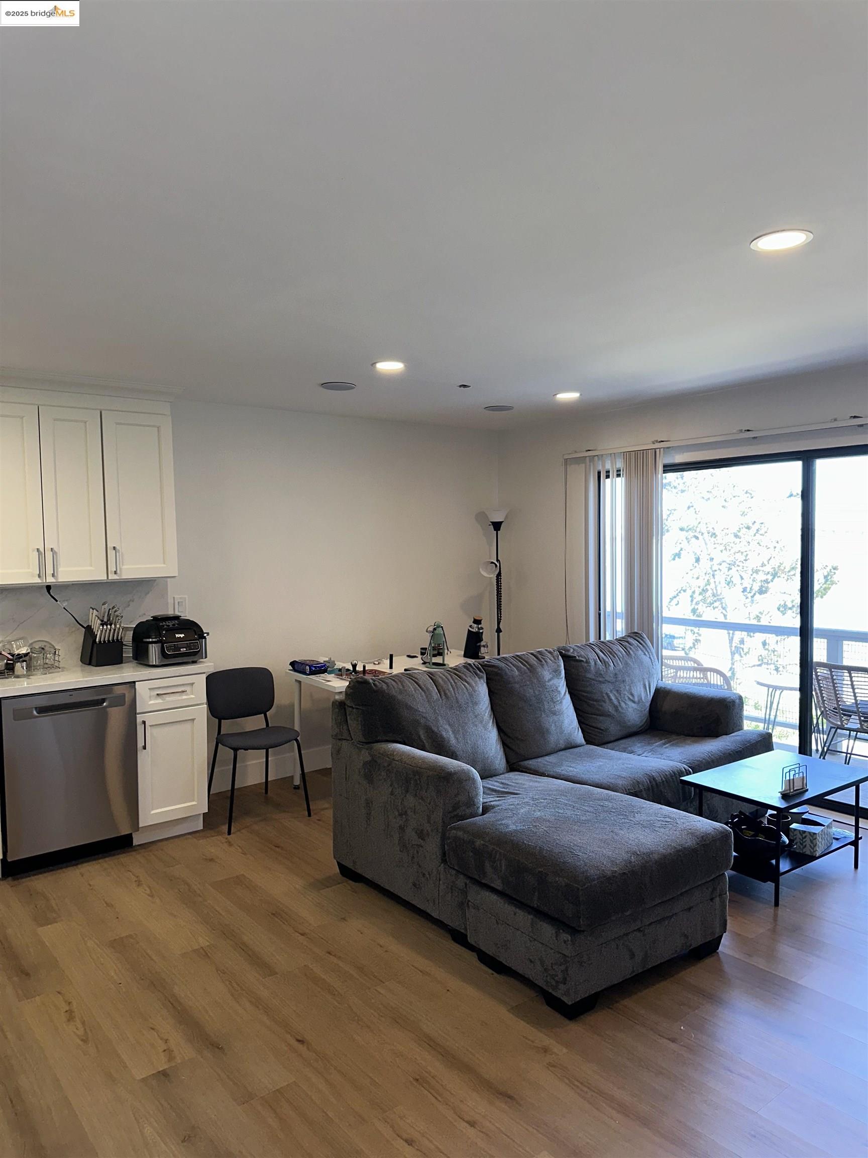 Photo #2: 41103279 Listing 