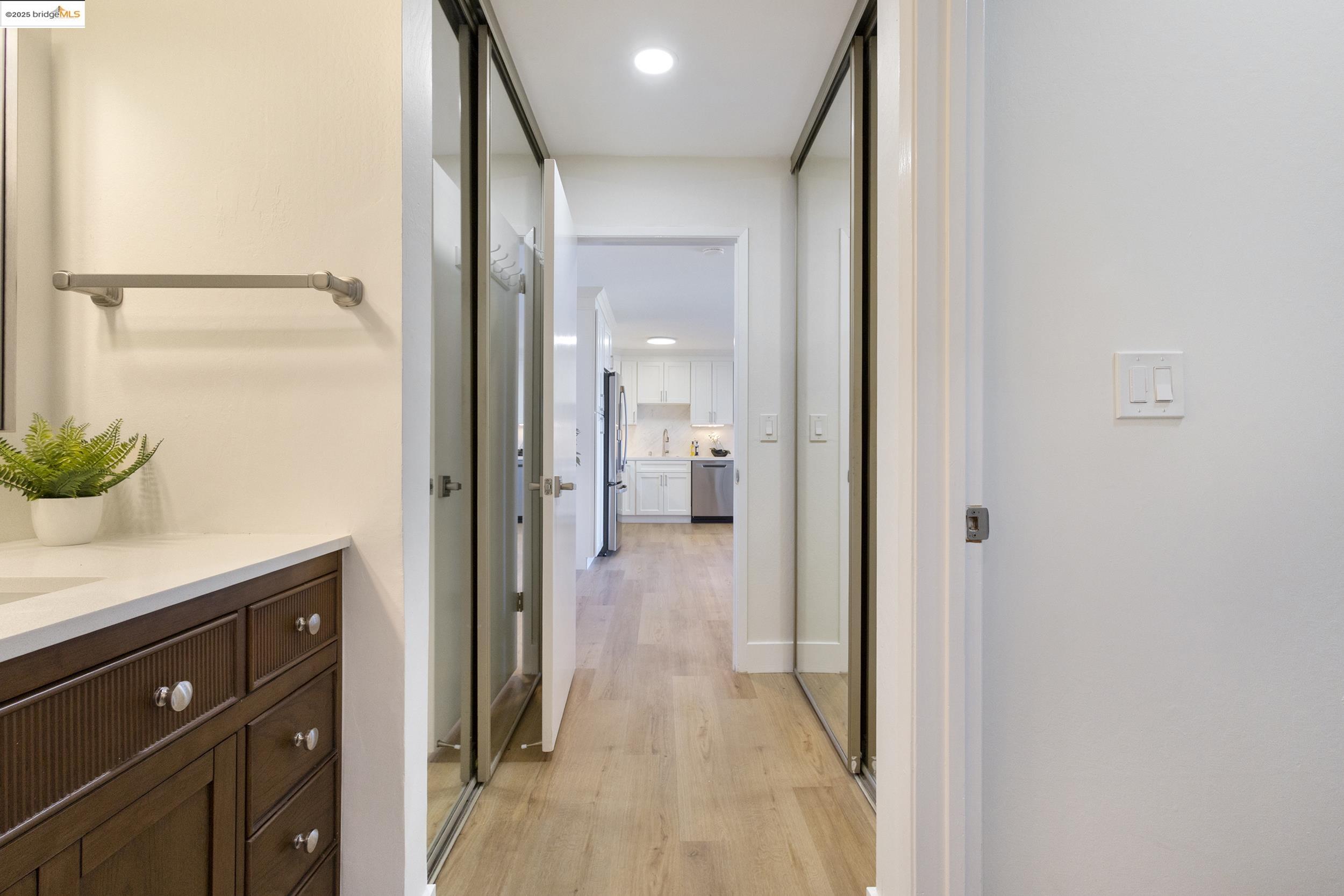 Detail Gallery Image 17 of 25 For 2 Anchor #F497,  Emeryville,  CA 94608 - 1 Beds | 1 Baths