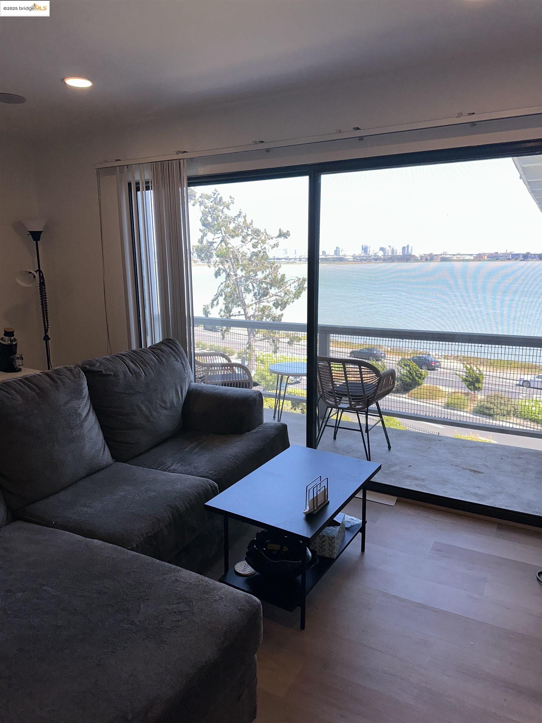 Photo #3: 41103279 Listing 