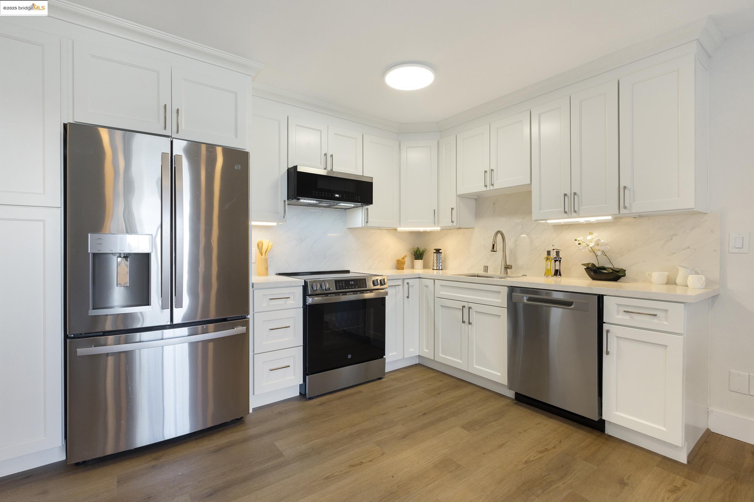 Detail Gallery Image 6 of 25 For 2 Anchor #F497,  Emeryville,  CA 94608 - 1 Beds | 1 Baths