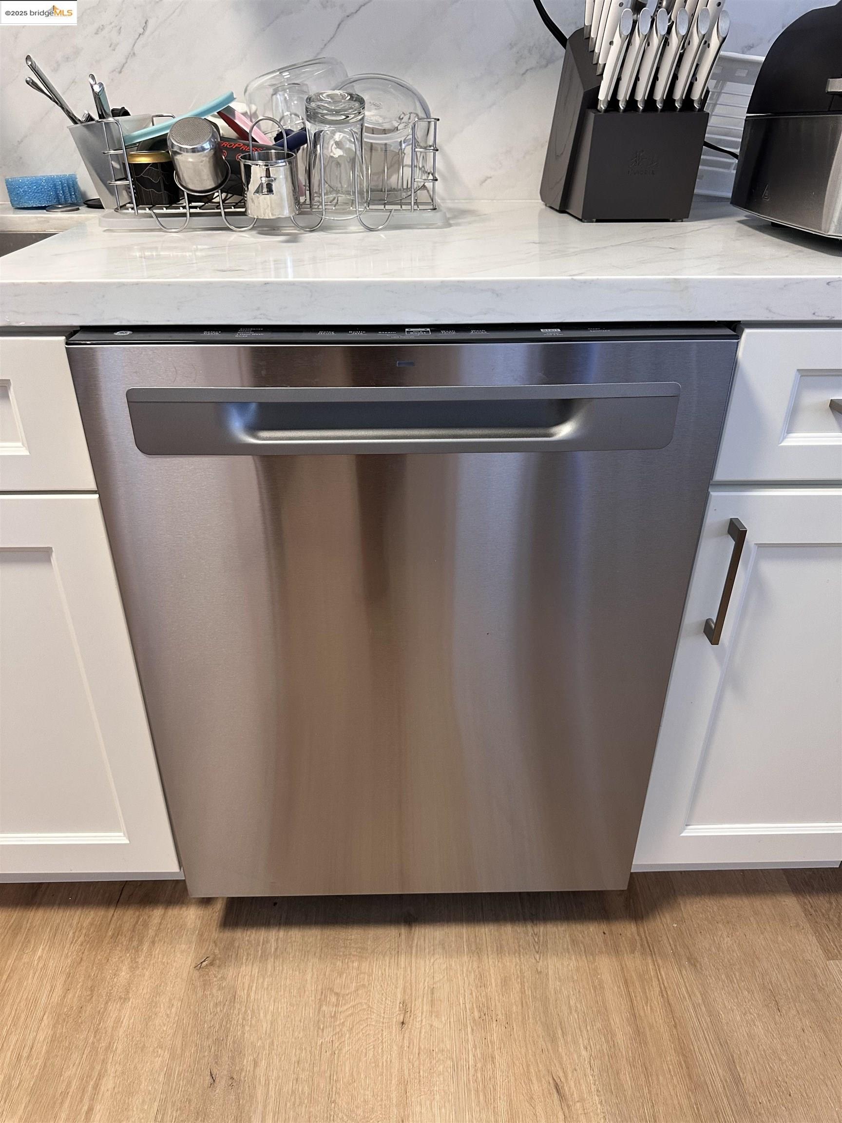 2 Anchor # F479, Emeryville, California 94608, 1 Bedroom Bedrooms, 5 Rooms Rooms,1 BathroomBathrooms,Residential,For Sale,2 Anchor # F479,41103279