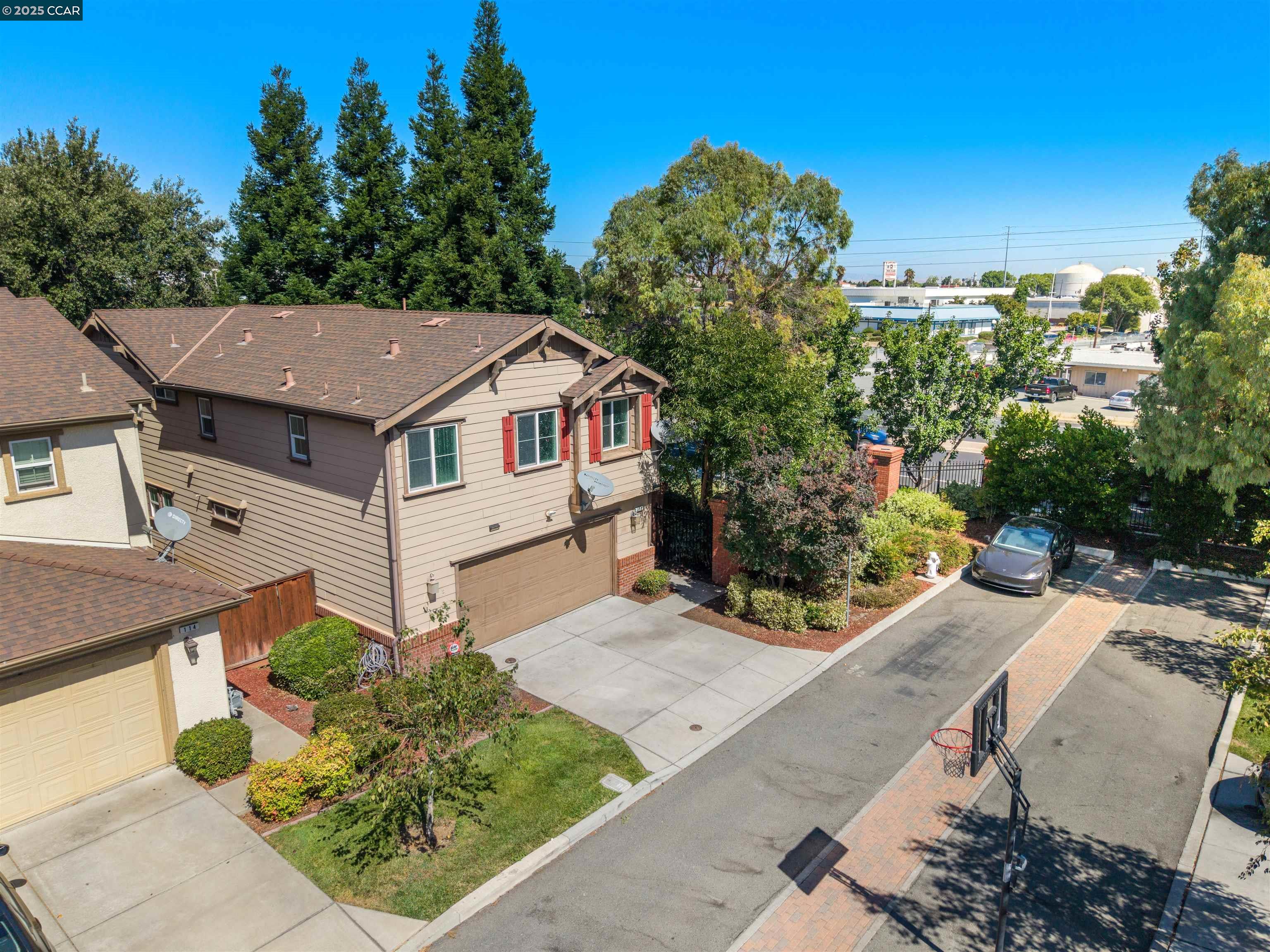 Detail Gallery Image 2 of 39 For 110 Mars Ct, Pittsburg,  CA 94565 - 5 Beds | 3 Baths