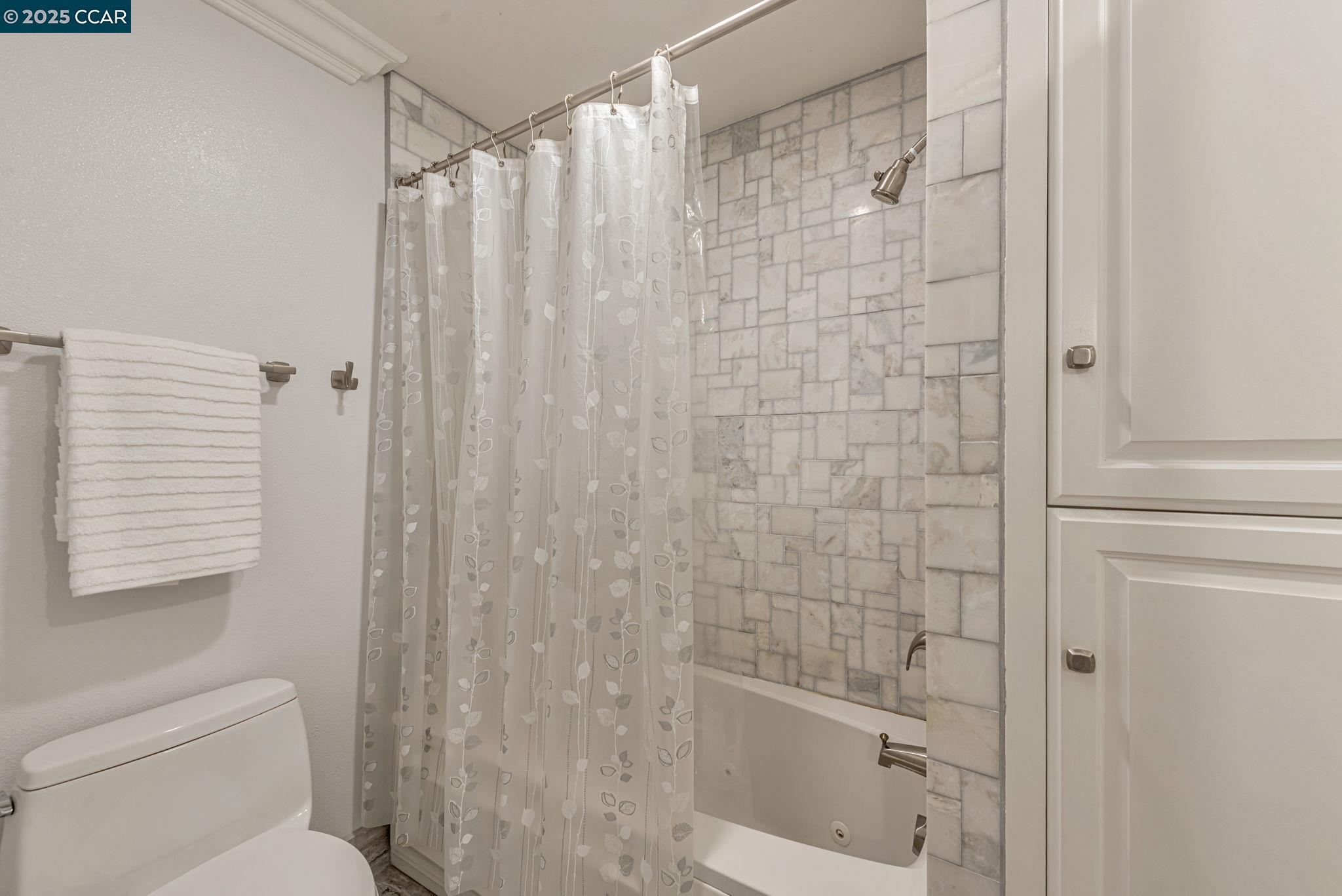 Detail Gallery Image 33 of 55 For 285 Moraga Way, Orinda,  CA 94563 - 3 Beds | 3 Baths