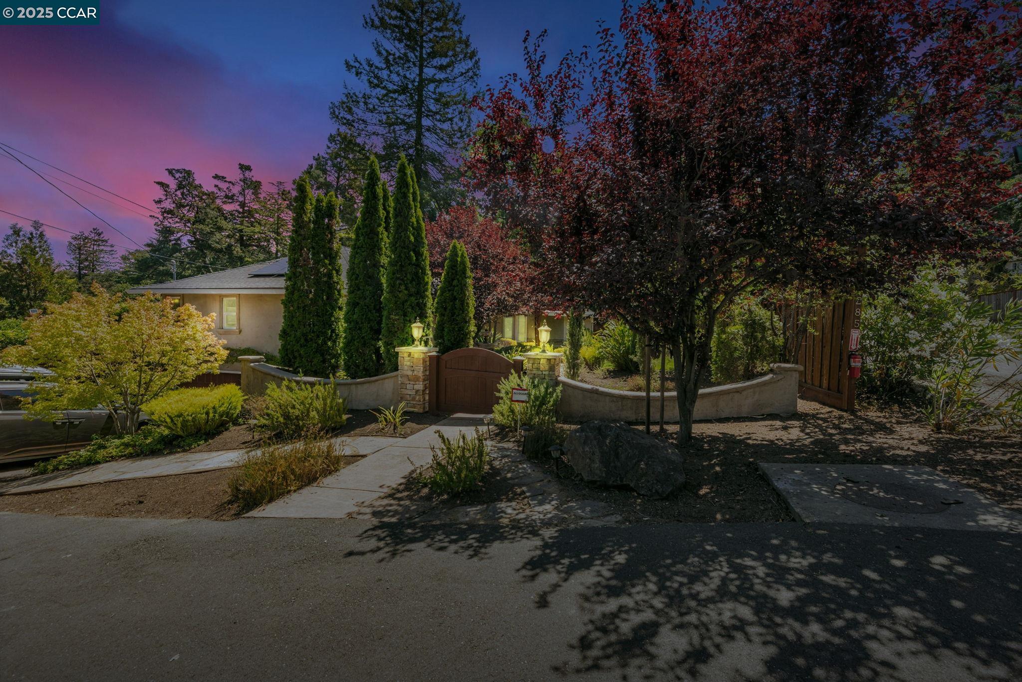Detail Gallery Image 6 of 55 For 285 Moraga Way, Orinda,  CA 94563 - 3 Beds | 3 Baths