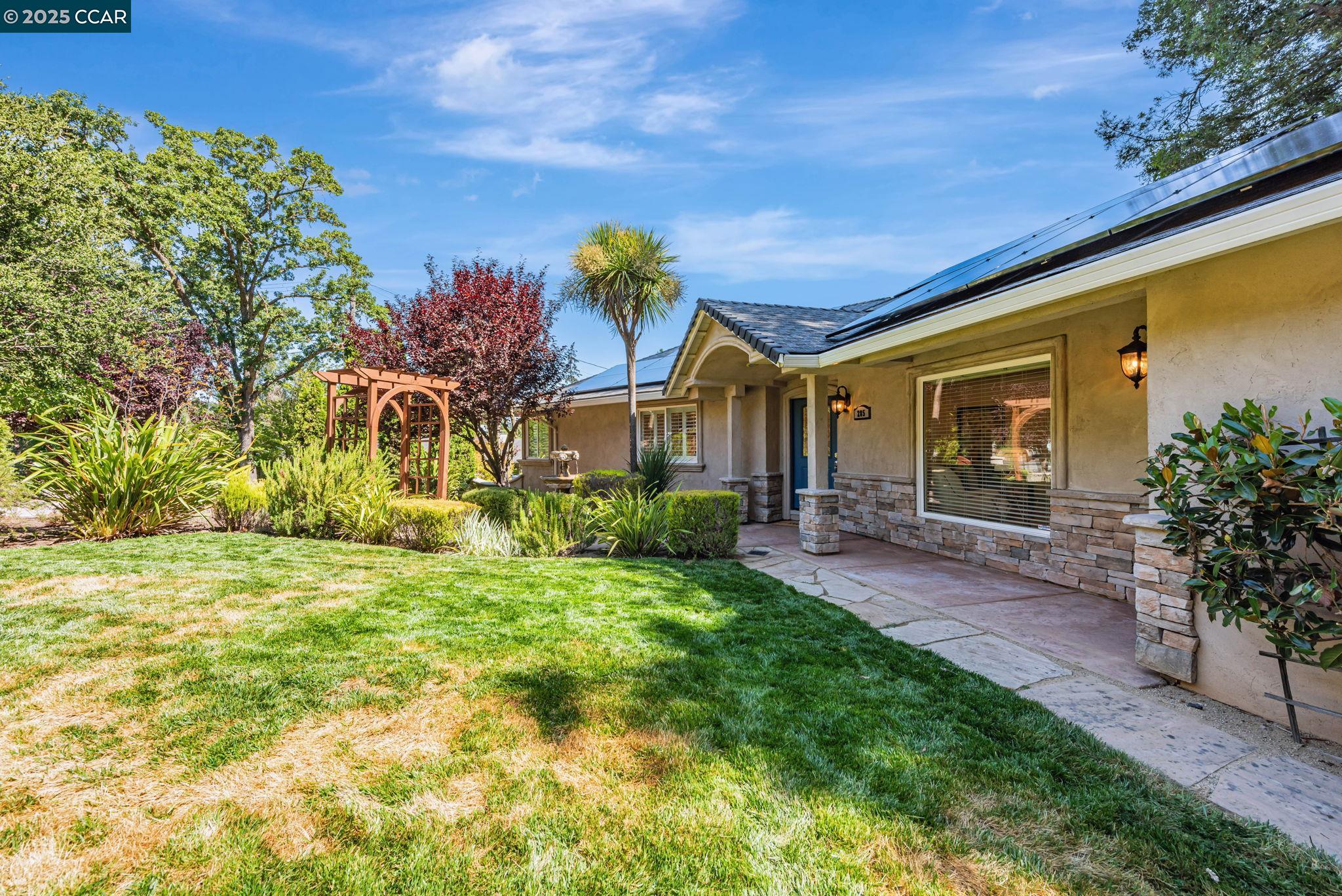 Detail Gallery Image 7 of 55 For 285 Moraga Way, Orinda,  CA 94563 - 3 Beds | 3 Baths