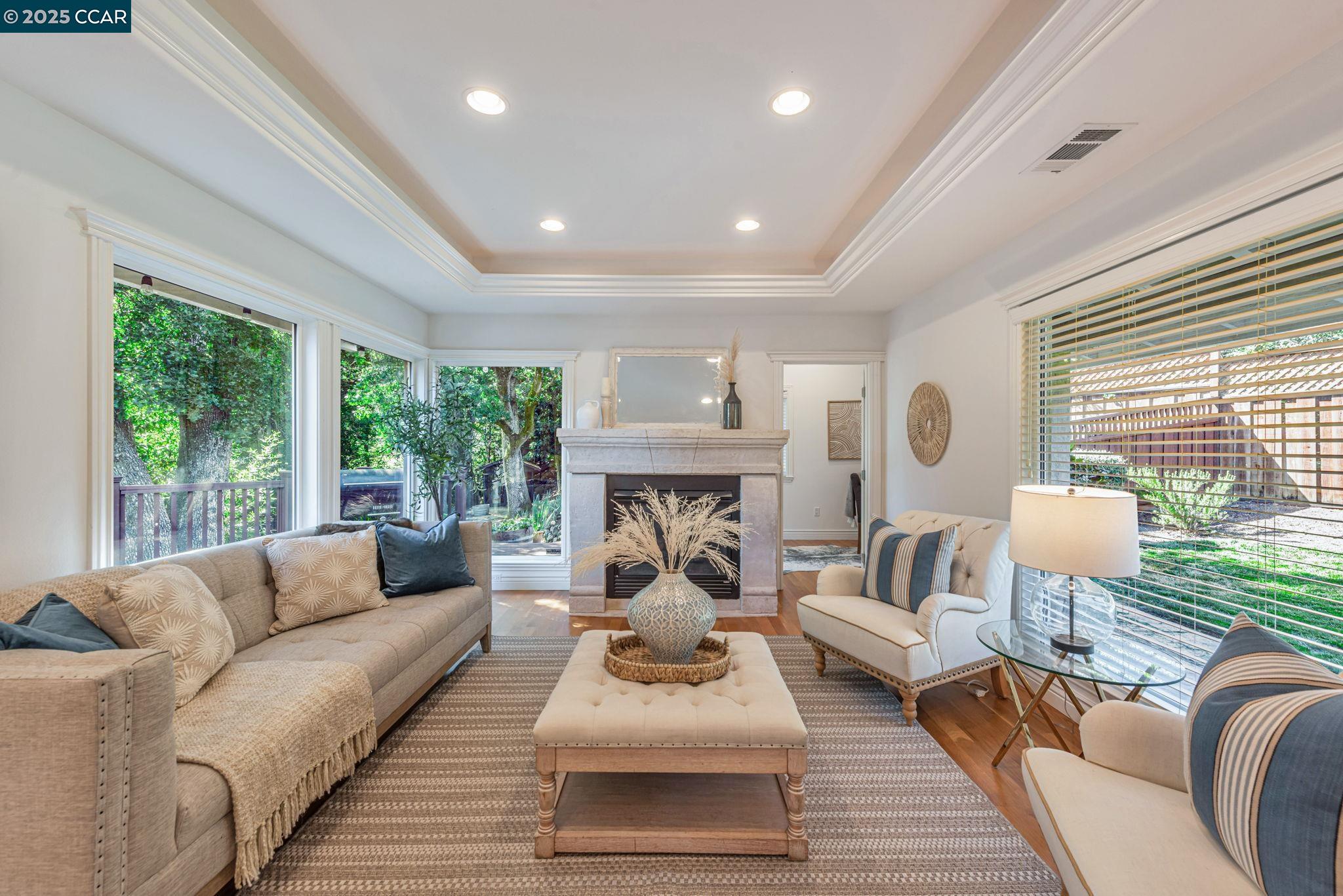 Detail Gallery Image 9 of 55 For 285 Moraga Way, Orinda,  CA 94563 - 3 Beds | 3 Baths