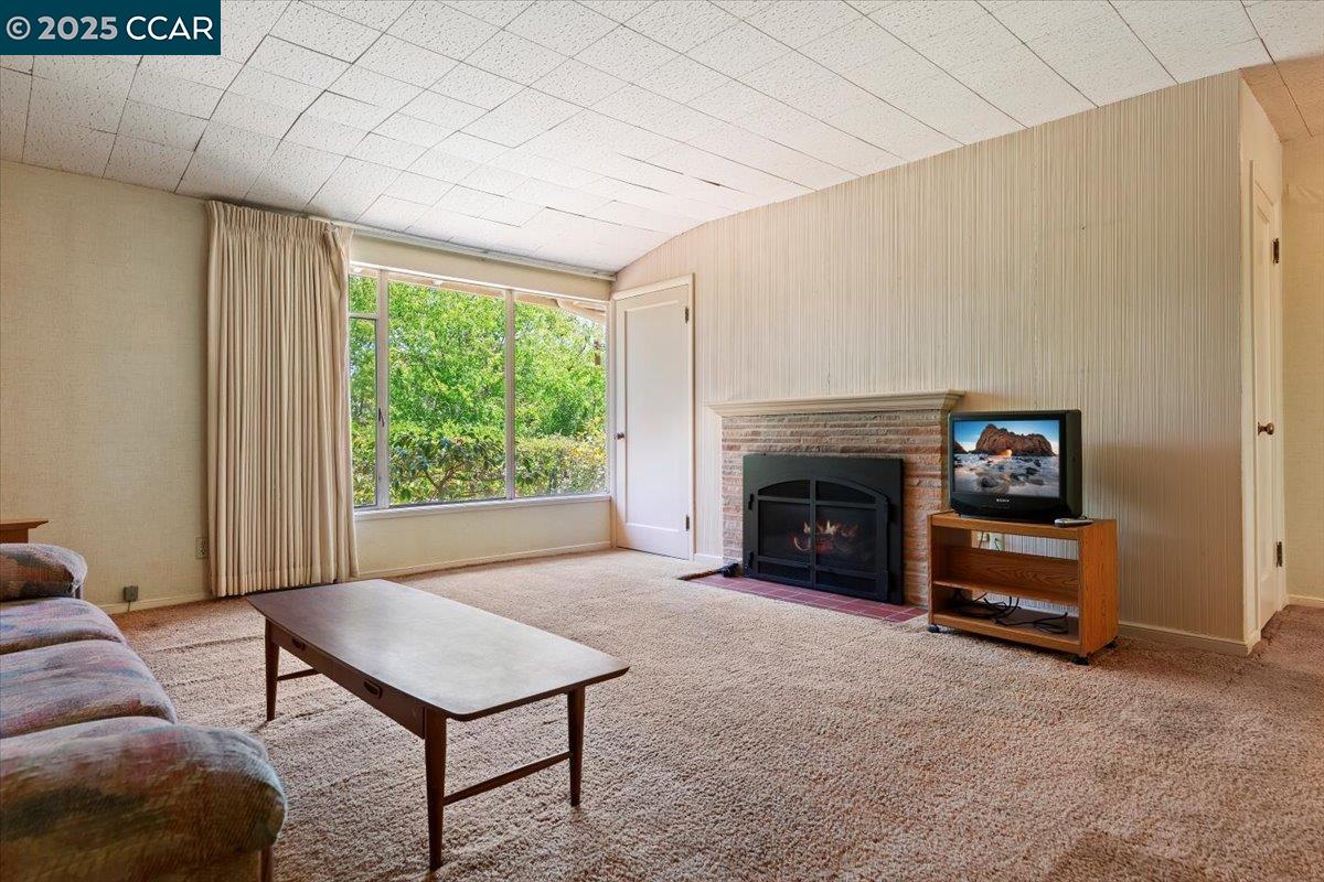 645 Evelyn Ct, Lafayette, California 94549, 4 Bedrooms Bedrooms, 8 Rooms Rooms,2 BathroomsBathrooms,Residential,For Sale,645 Evelyn Ct,41103283