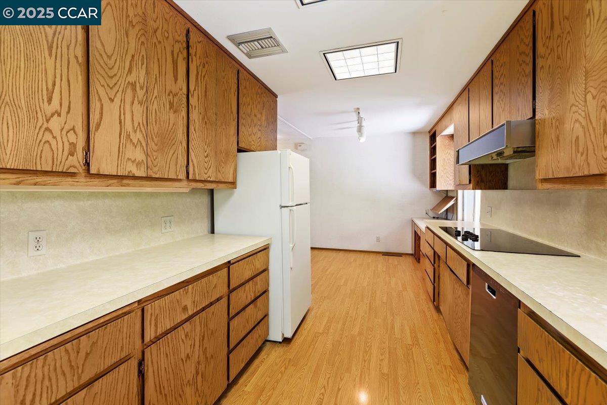 645 Evelyn Ct, Lafayette, California 94549, 4 Bedrooms Bedrooms, 8 Rooms Rooms,2 BathroomsBathrooms,Residential,For Sale,645 Evelyn Ct,41103283