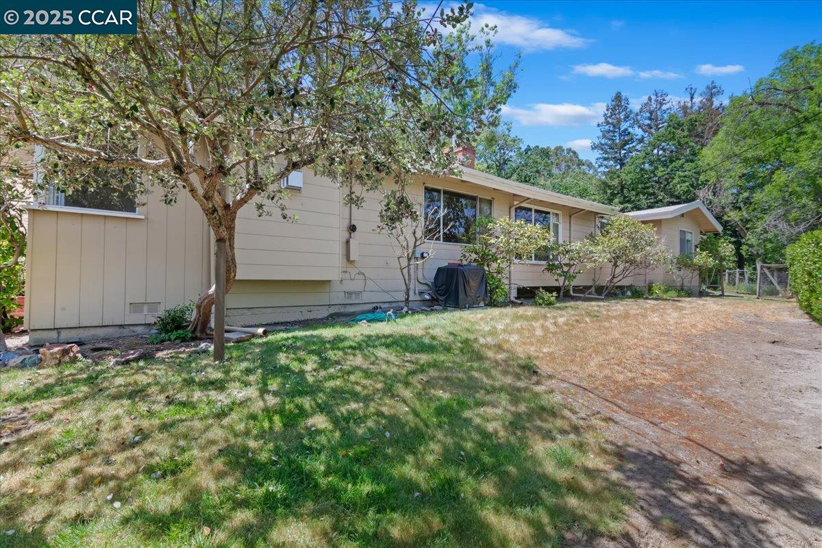 645 Evelyn Ct, Lafayette, California 94549, 4 Bedrooms Bedrooms, 8 Rooms Rooms,2 BathroomsBathrooms,Residential,For Sale,645 Evelyn Ct,41103283
