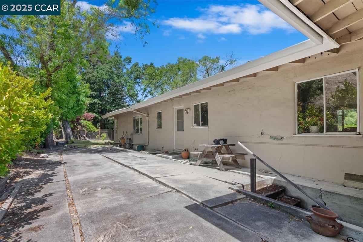645 Evelyn Ct, Lafayette, California 94549, 4 Bedrooms Bedrooms, 8 Rooms Rooms,2 BathroomsBathrooms,Residential,For Sale,645 Evelyn Ct,41103283