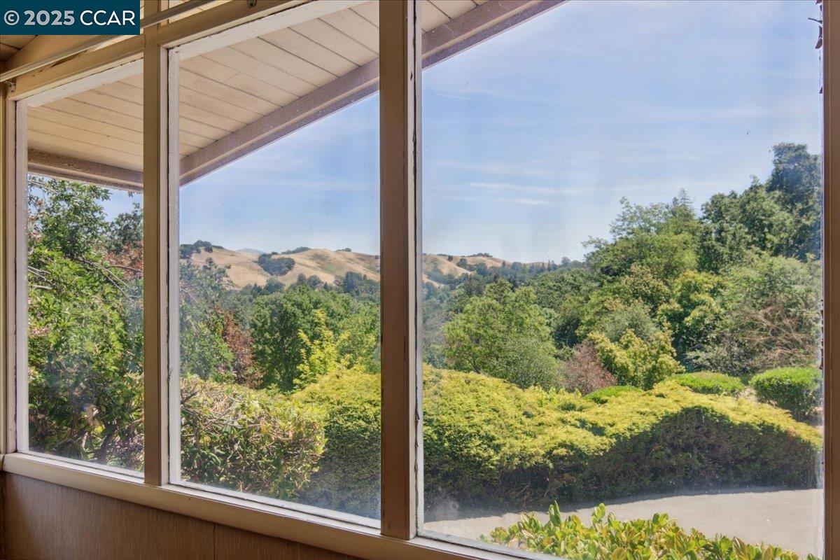 645 Evelyn Ct, Lafayette, California 94549, 4 Bedrooms Bedrooms, 8 Rooms Rooms,2 BathroomsBathrooms,Residential,For Sale,645 Evelyn Ct,41103283