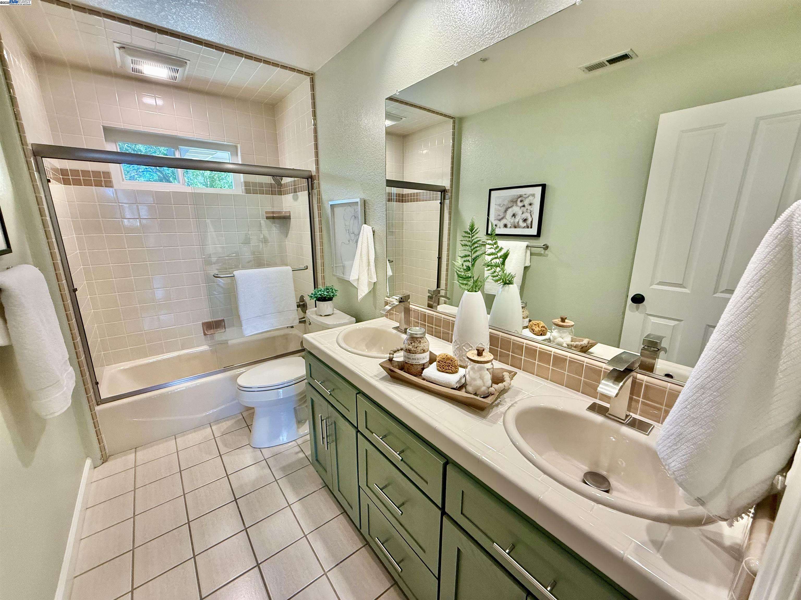Detail Gallery Image 42 of 60 For 4482 Guilford Pl, Livermore,  CA 94550 - 5 Beds | 3 Baths
