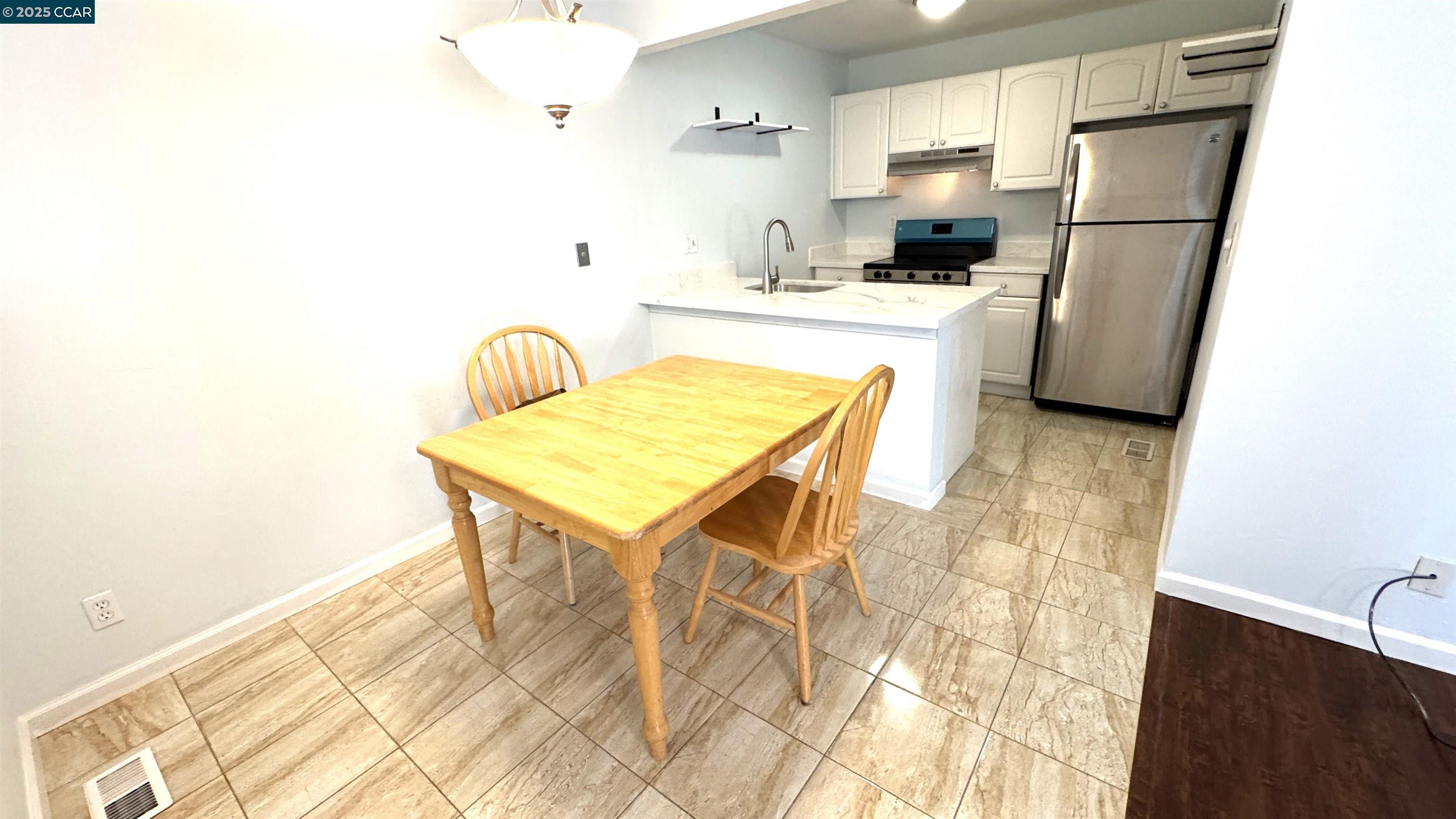 Photo #5: 41103287 Listing 