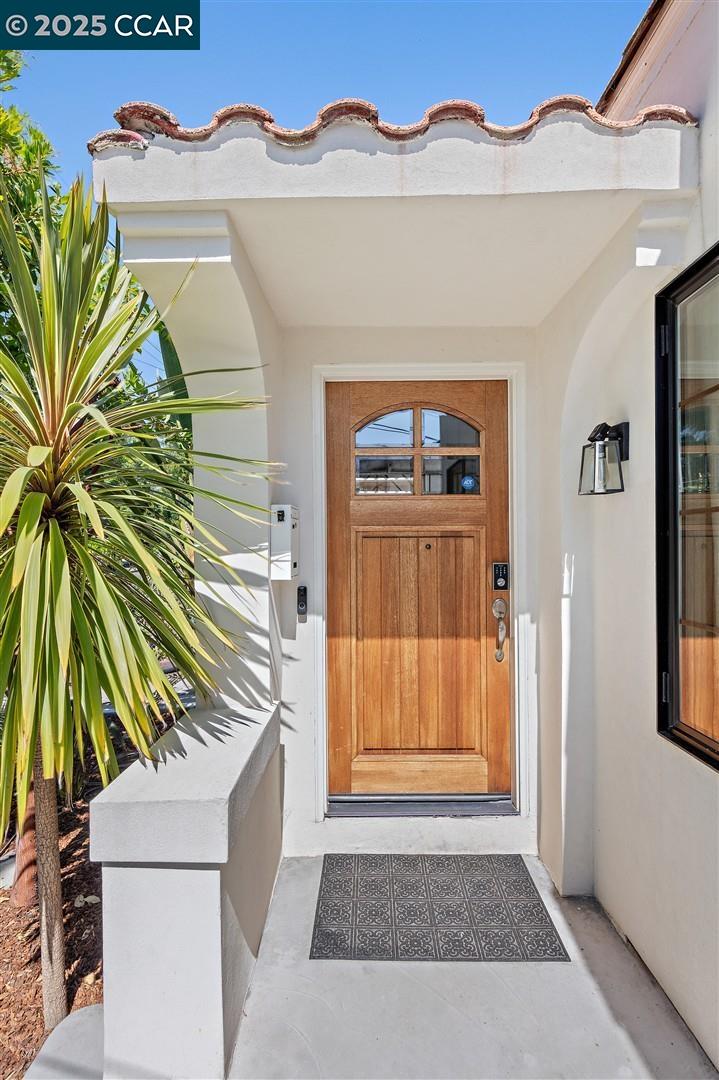 Detail Gallery Image 2 of 60 For 627 59th St, Oakland,  CA 94609 - 4 Beds | 3 Baths