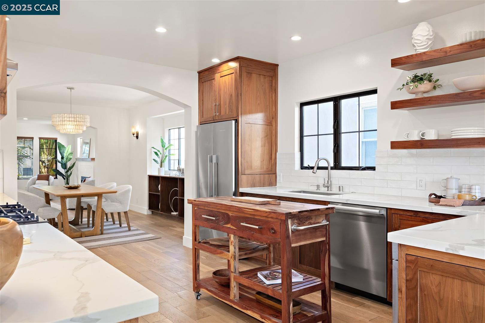Detail Gallery Image 11 of 60 For 627 59th St, Oakland,  CA 94609 - 4 Beds | 3 Baths