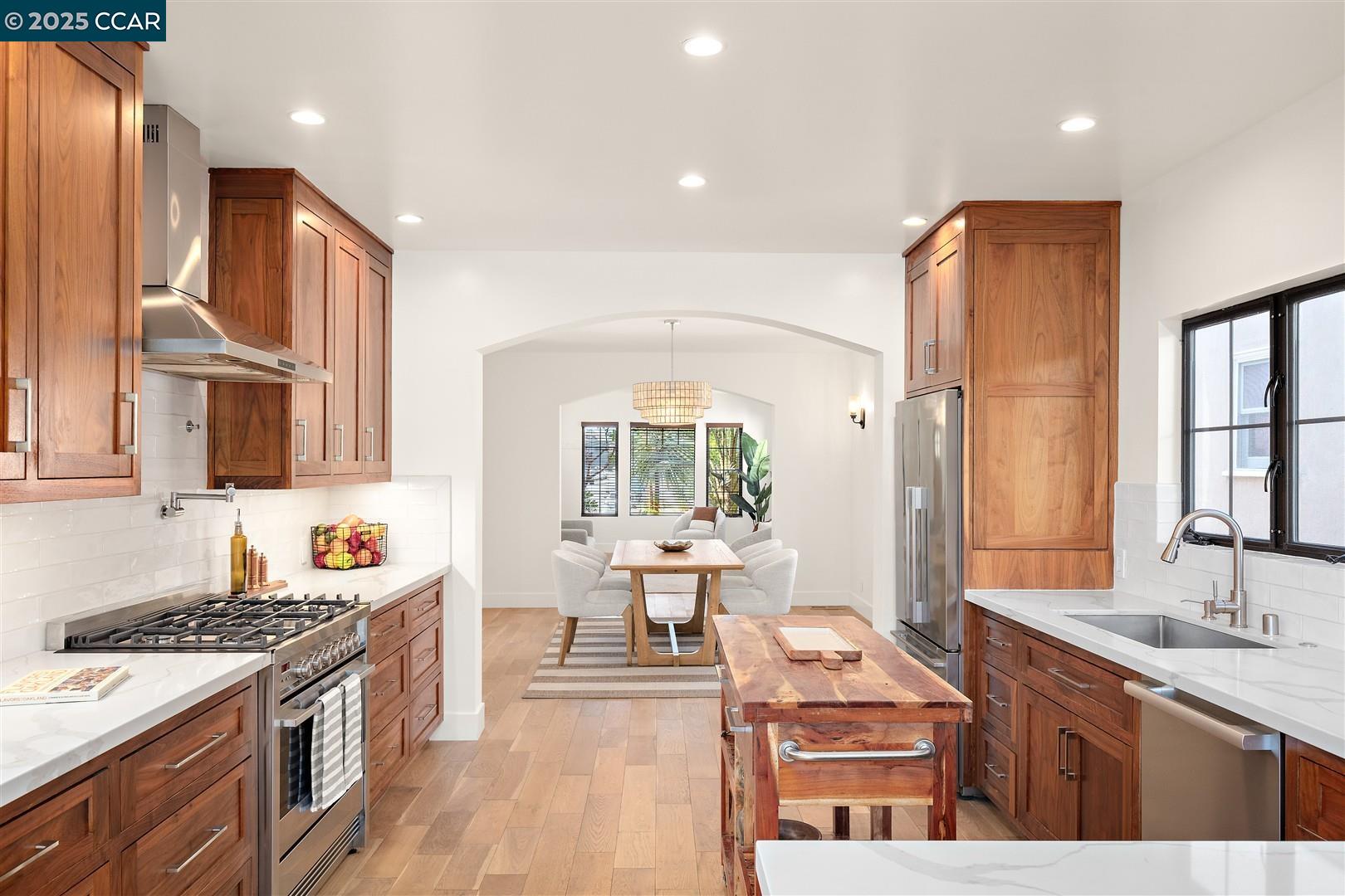 Detail Gallery Image 13 of 60 For 627 59th St, Oakland,  CA 94609 - 4 Beds | 3 Baths