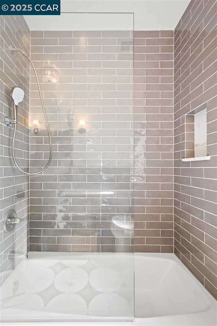 Detail Gallery Image 18 of 60 For 627 59th St, Oakland,  CA 94609 - 4 Beds | 3 Baths