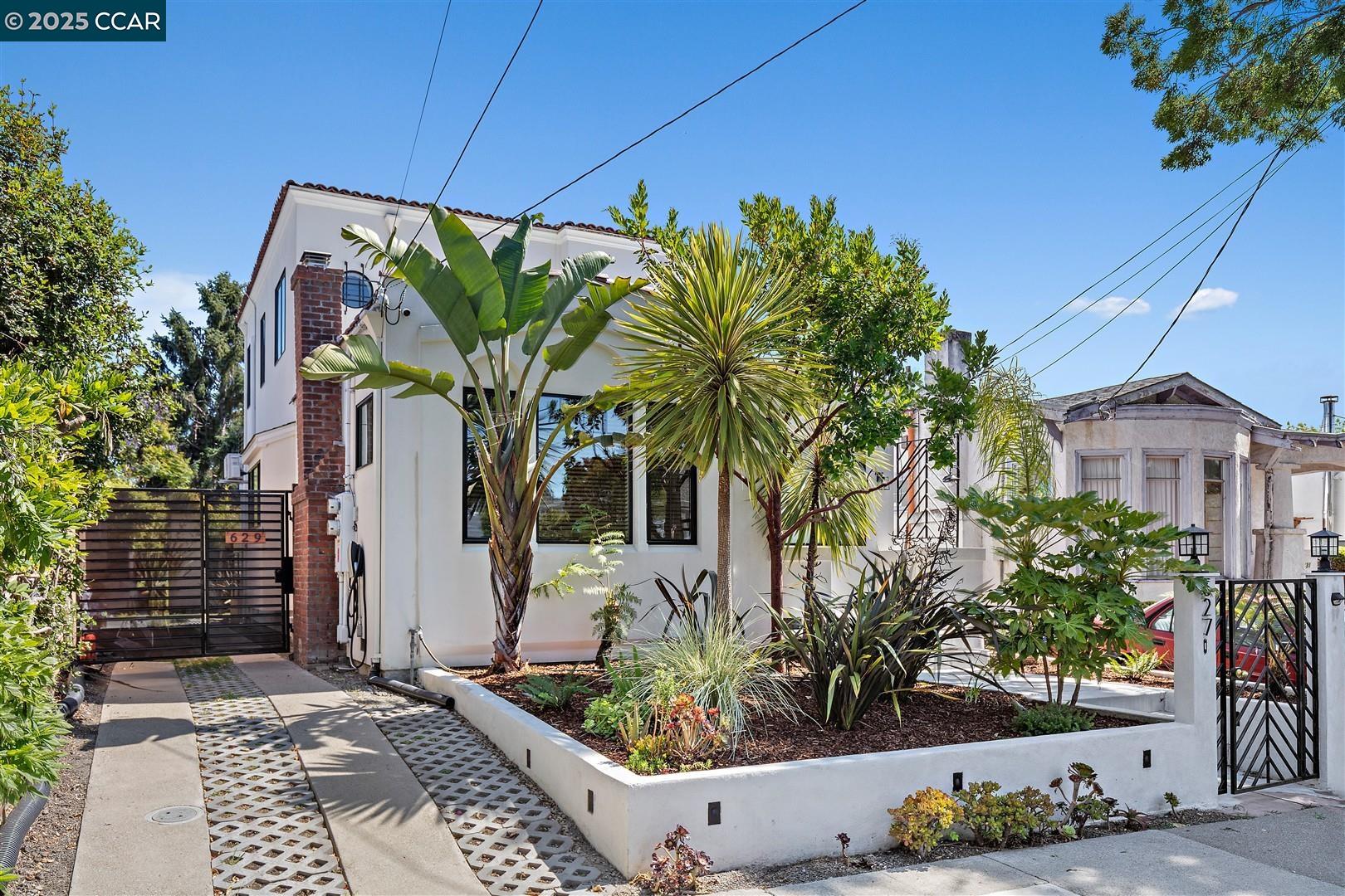 Detail Gallery Image 3 of 60 For 627 59th St, Oakland,  CA 94609 - 4 Beds | 3 Baths