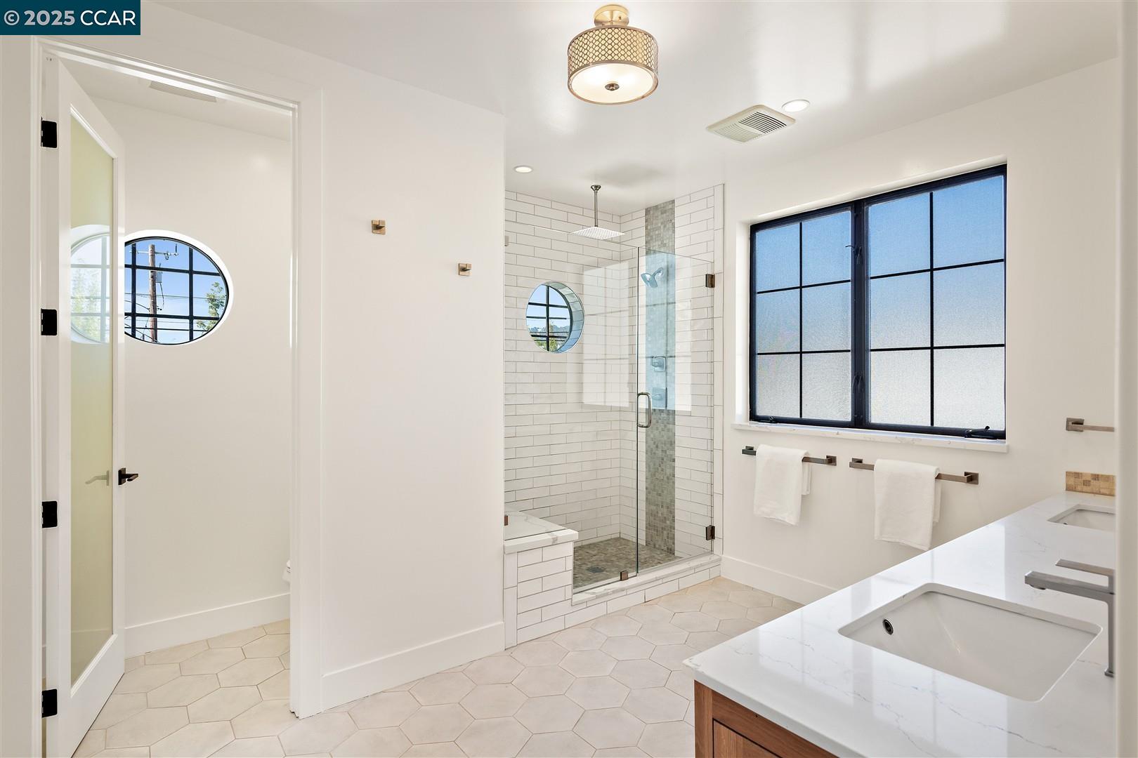 Detail Gallery Image 29 of 60 For 627 59th St, Oakland,  CA 94609 - 4 Beds | 3 Baths