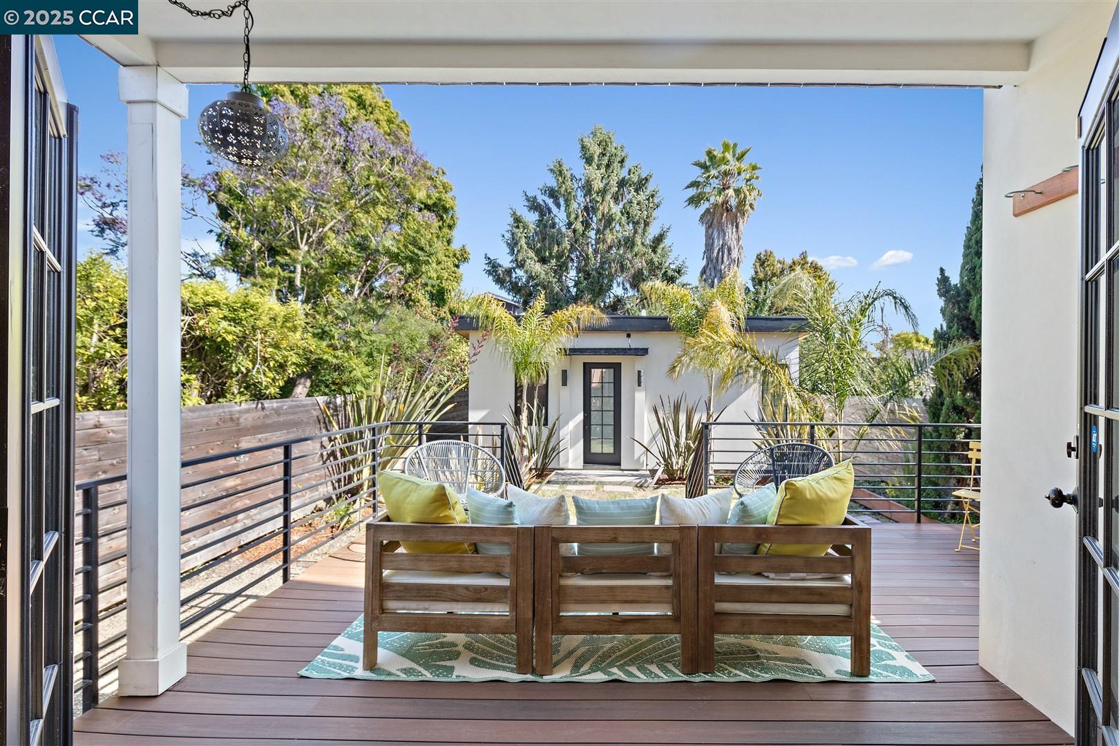 Detail Gallery Image 34 of 60 For 627 59th St, Oakland,  CA 94609 - 4 Beds | 3 Baths