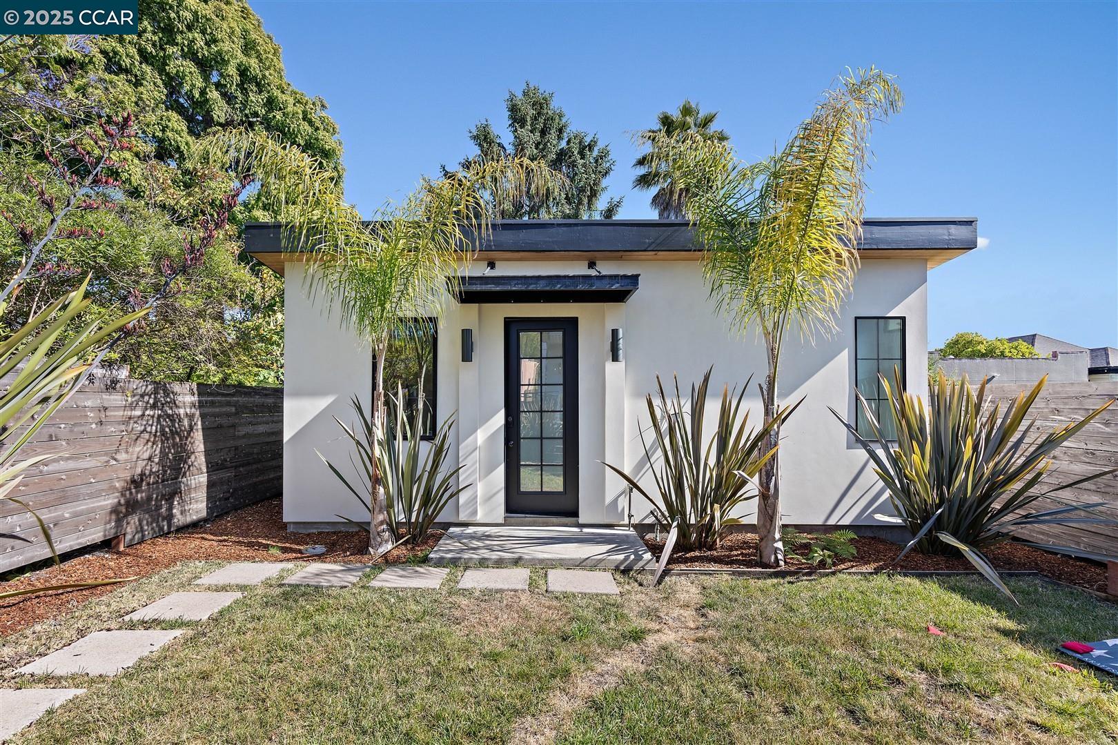 Detail Gallery Image 39 of 60 For 627 59th St, Oakland,  CA 94609 - 4 Beds | 3 Baths