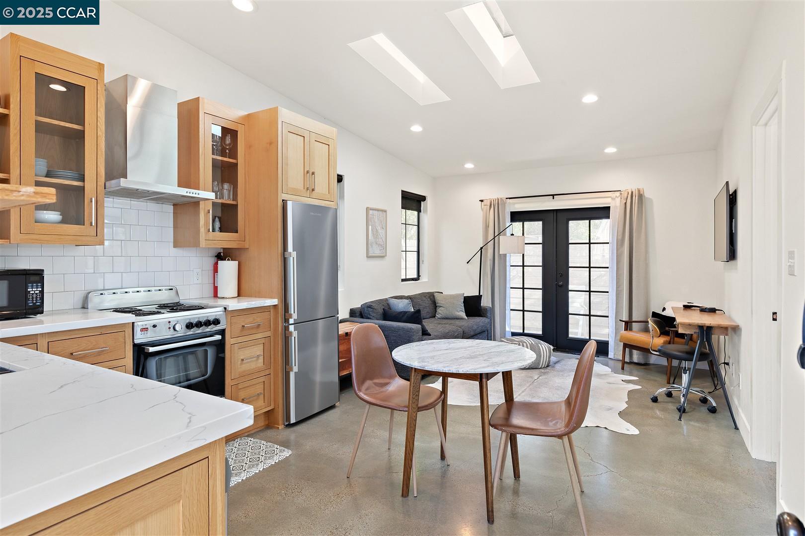 Detail Gallery Image 40 of 60 For 627 59th St, Oakland,  CA 94609 - 4 Beds | 3 Baths
