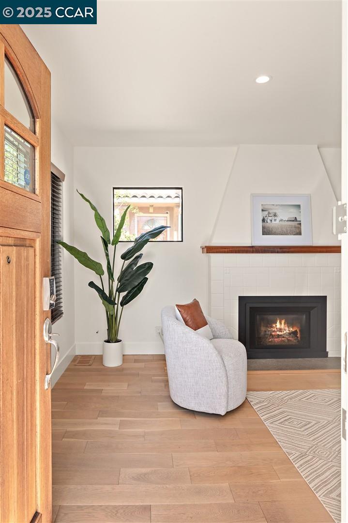 Detail Gallery Image 5 of 60 For 627 59th St, Oakland,  CA 94609 - 4 Beds | 3 Baths