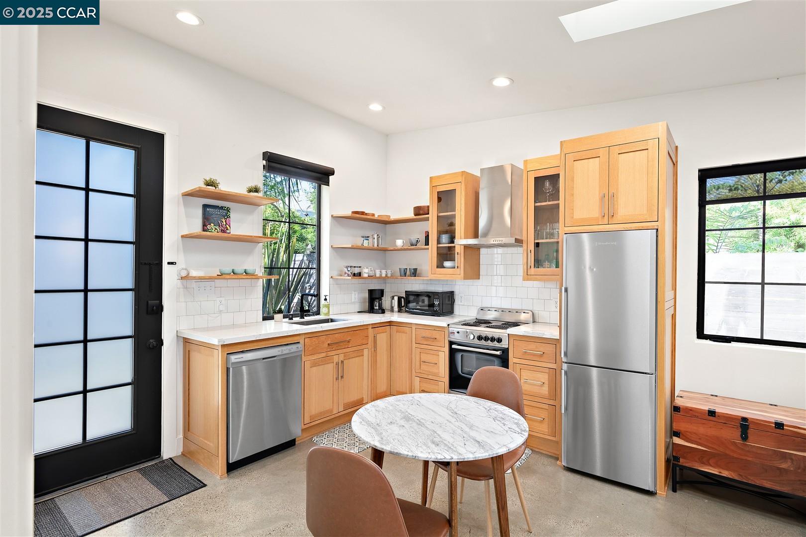 Detail Gallery Image 43 of 60 For 627 59th St, Oakland,  CA 94609 - 4 Beds | 3 Baths