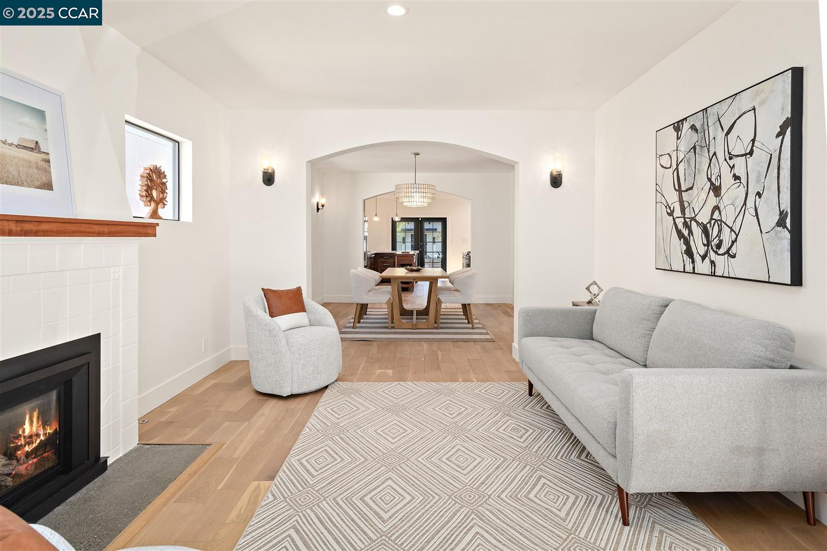 Detail Gallery Image 6 of 60 For 627 59th St, Oakland,  CA 94609 - 4 Beds | 3 Baths