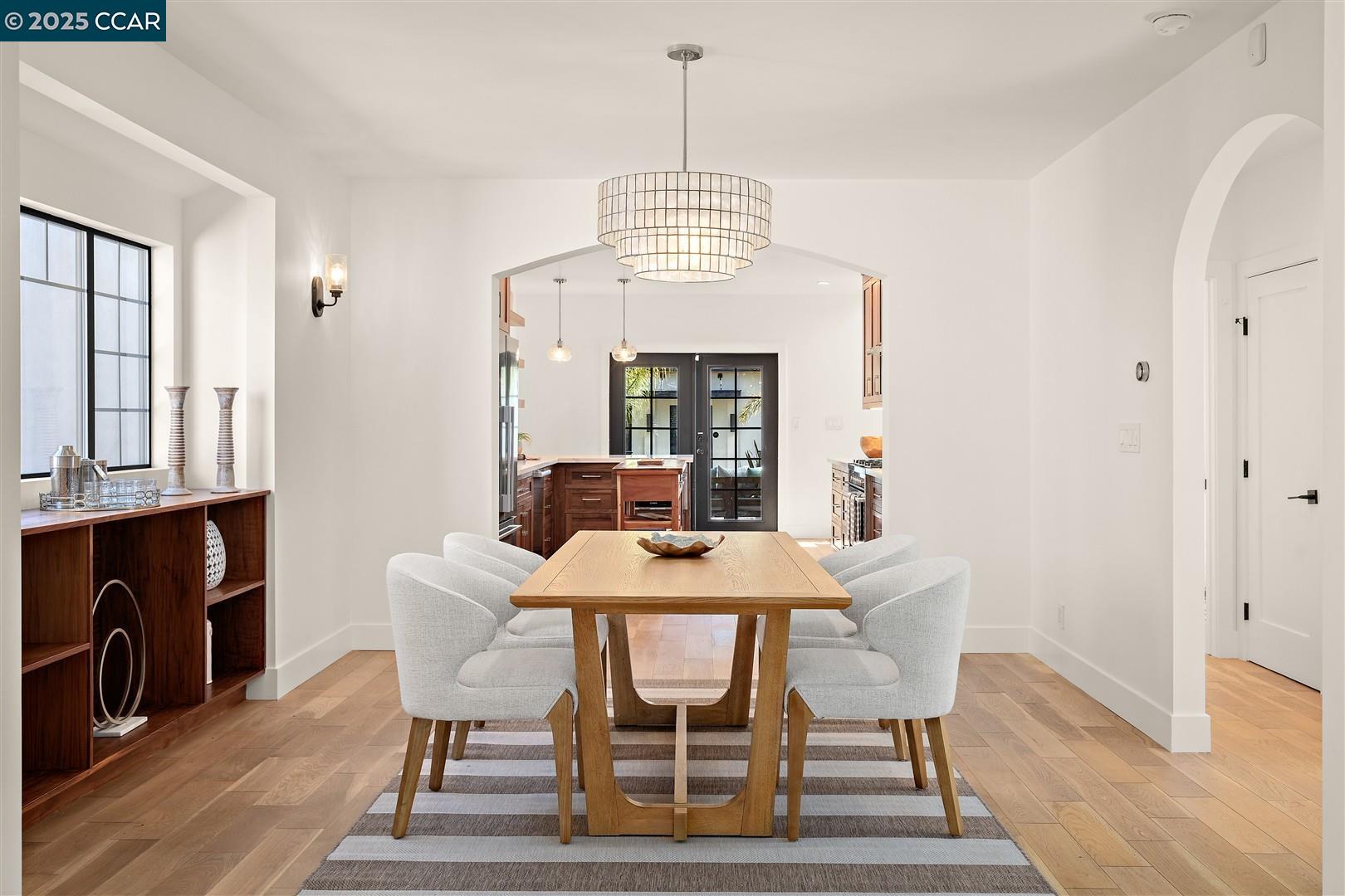 Detail Gallery Image 8 of 60 For 627 59th St, Oakland,  CA 94609 - 4 Beds | 3 Baths
