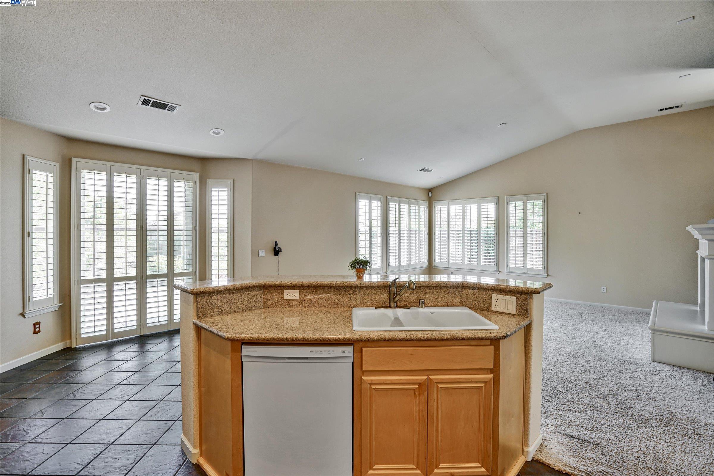 Detail Gallery Image 11 of 30 For 947 Autumn Oak Circle, Concord,  CA 94521 - 4 Beds | 2 Baths