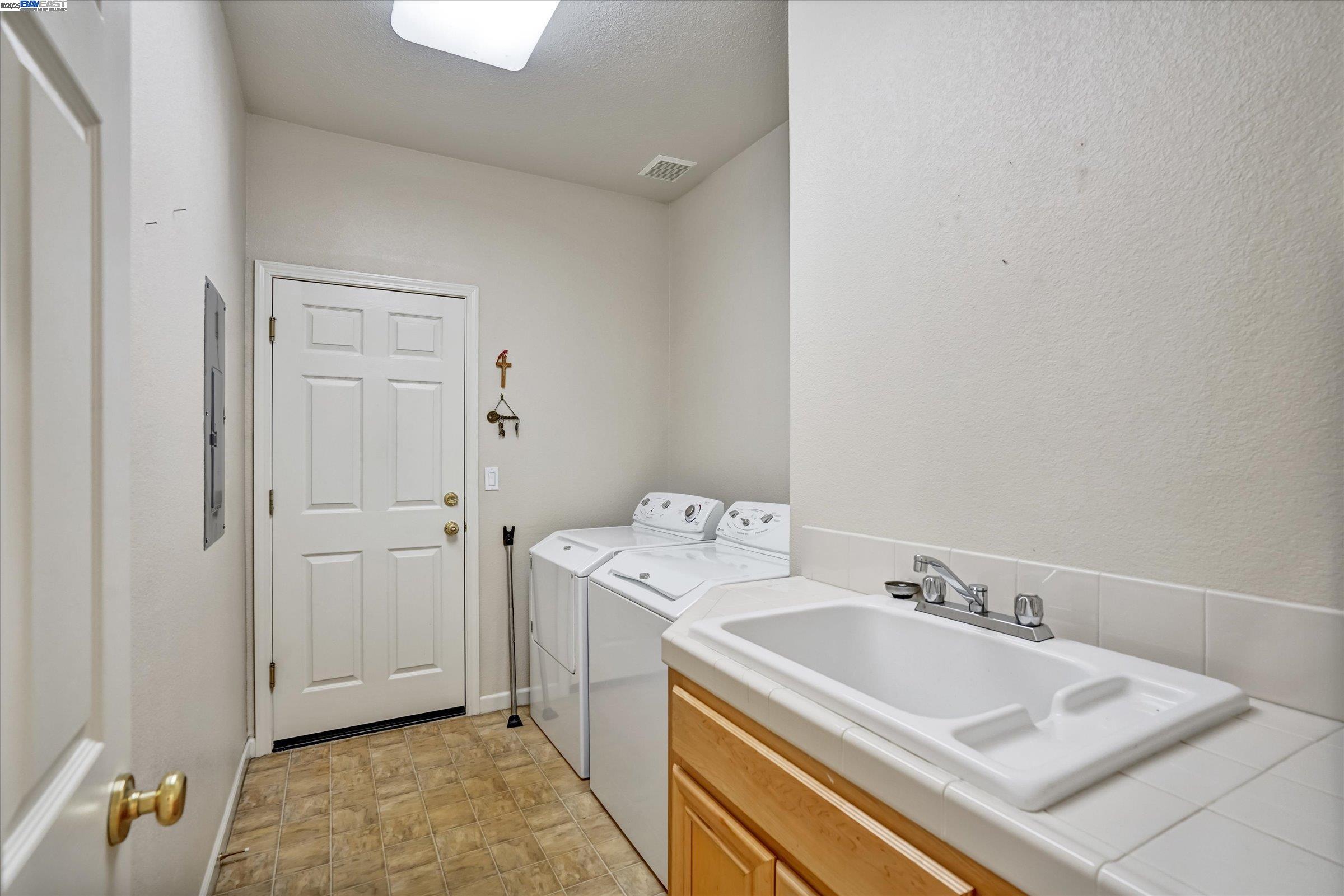 Detail Gallery Image 17 of 30 For 947 Autumn Oak Circle, Concord,  CA 94521 - 4 Beds | 2 Baths