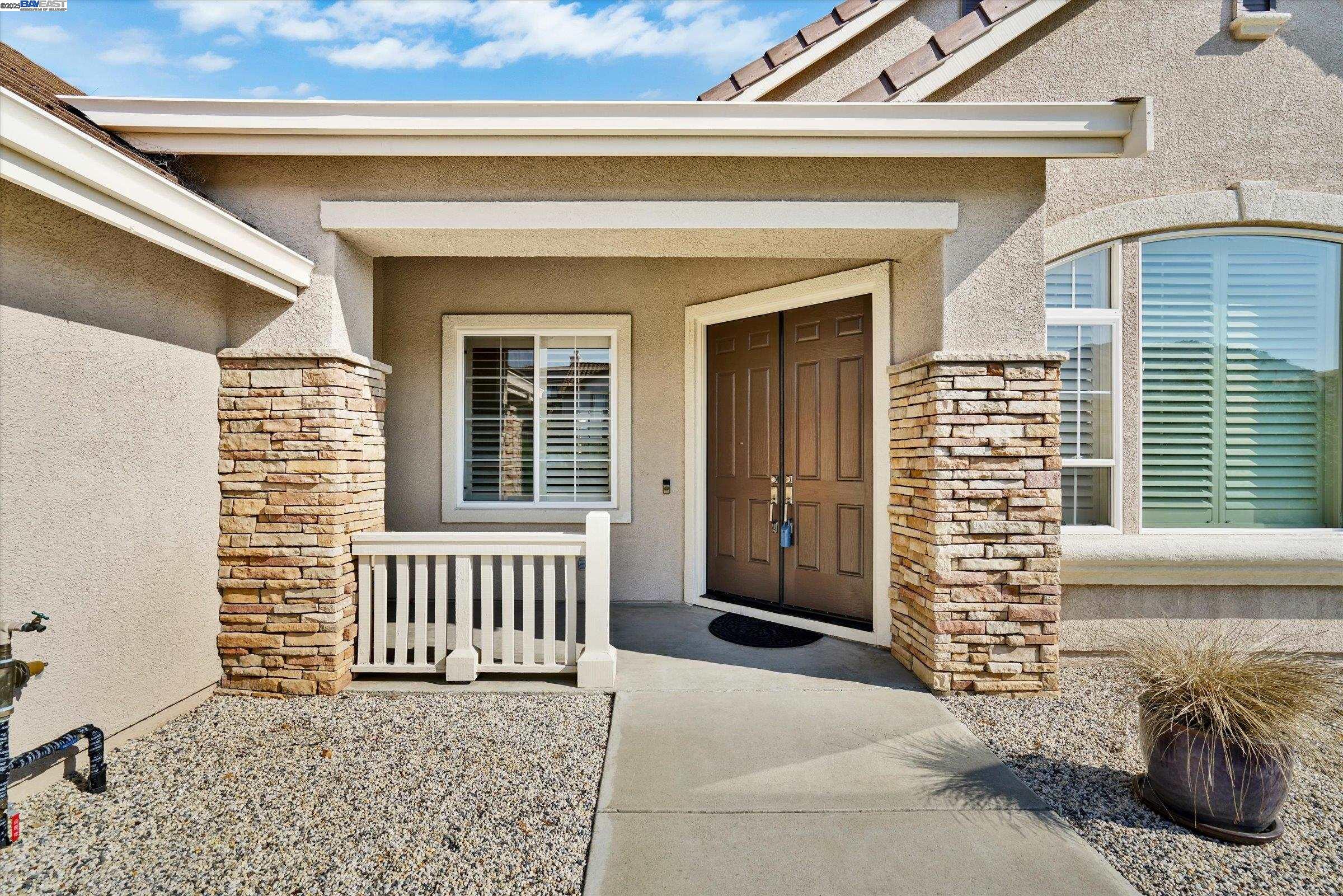 Detail Gallery Image 4 of 30 For 947 Autumn Oak Circle, Concord,  CA 94521 - 4 Beds | 2 Baths