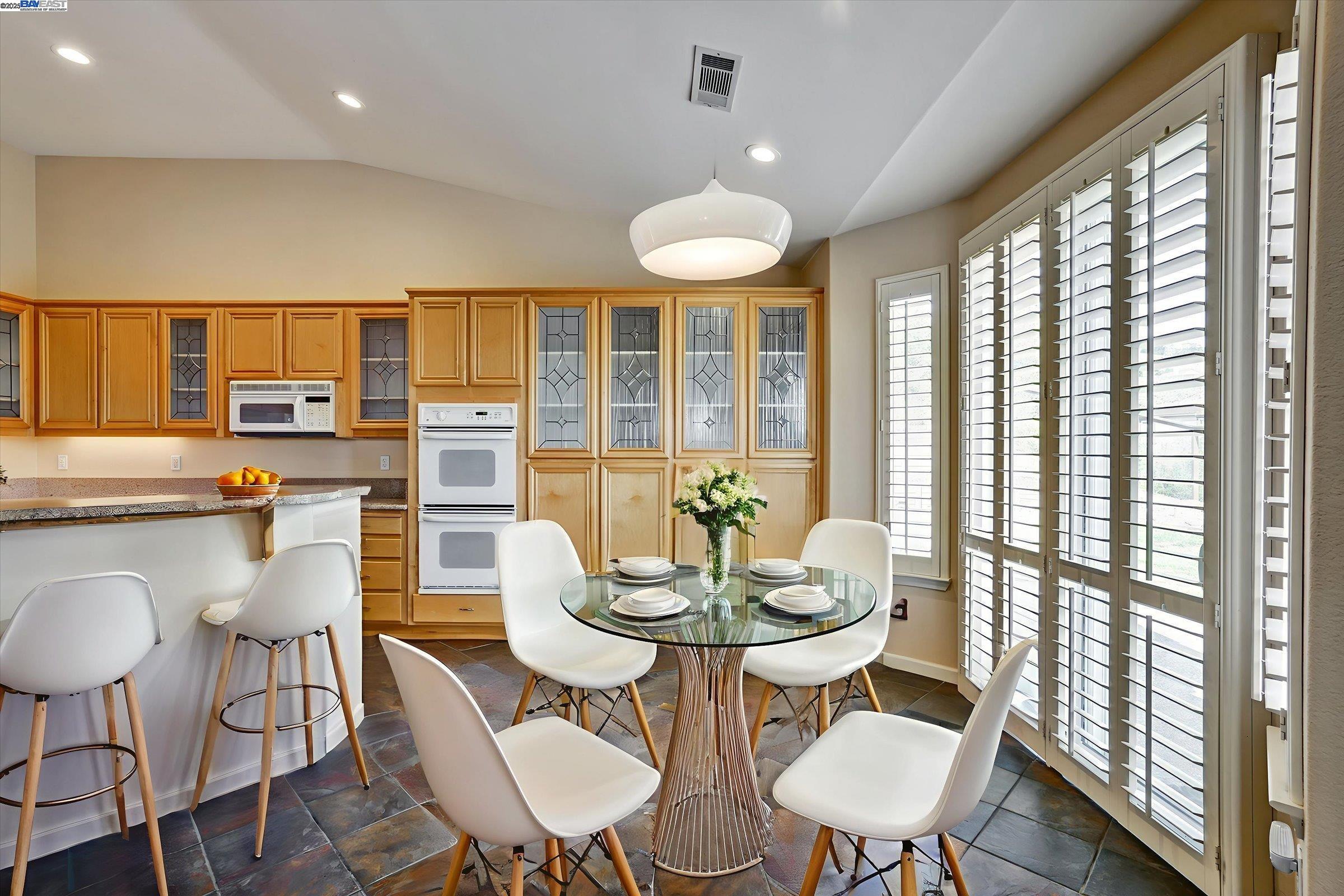 Detail Gallery Image 7 of 30 For 947 Autumn Oak Circle, Concord,  CA 94521 - 4 Beds | 2 Baths