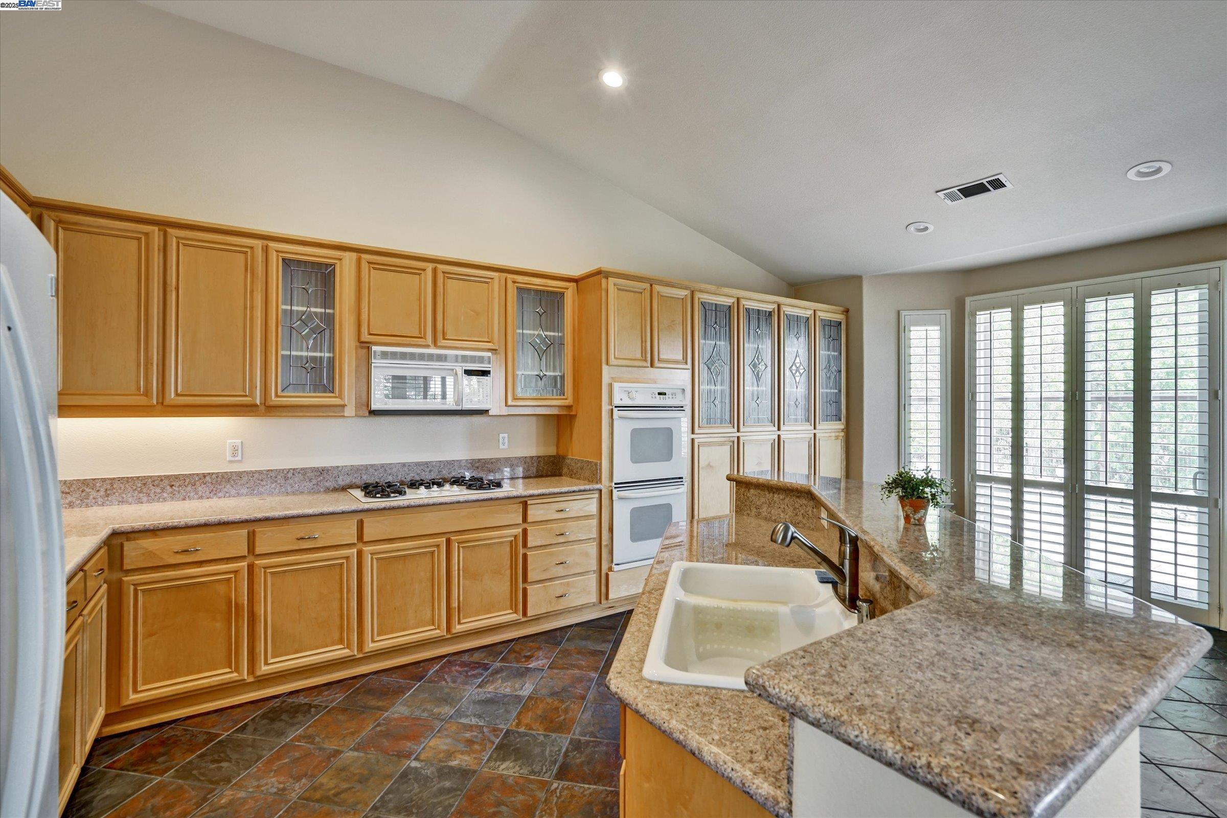 Detail Gallery Image 10 of 30 For 947 Autumn Oak Circle, Concord,  CA 94521 - 4 Beds | 2 Baths