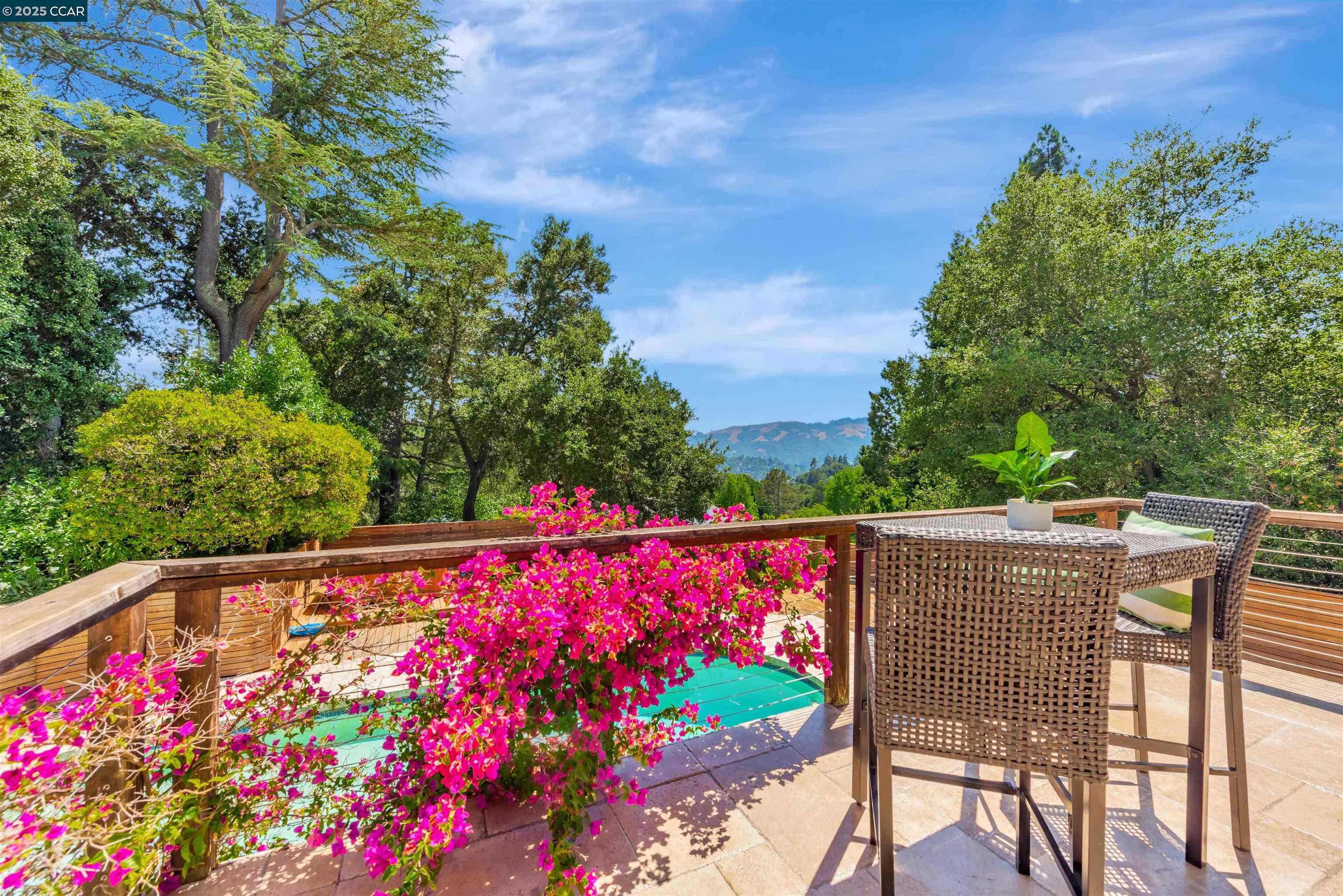 Detail Gallery Image 18 of 51 For 23 El Verano, Orinda,  CA 94563 - 4 Beds | 3 Baths