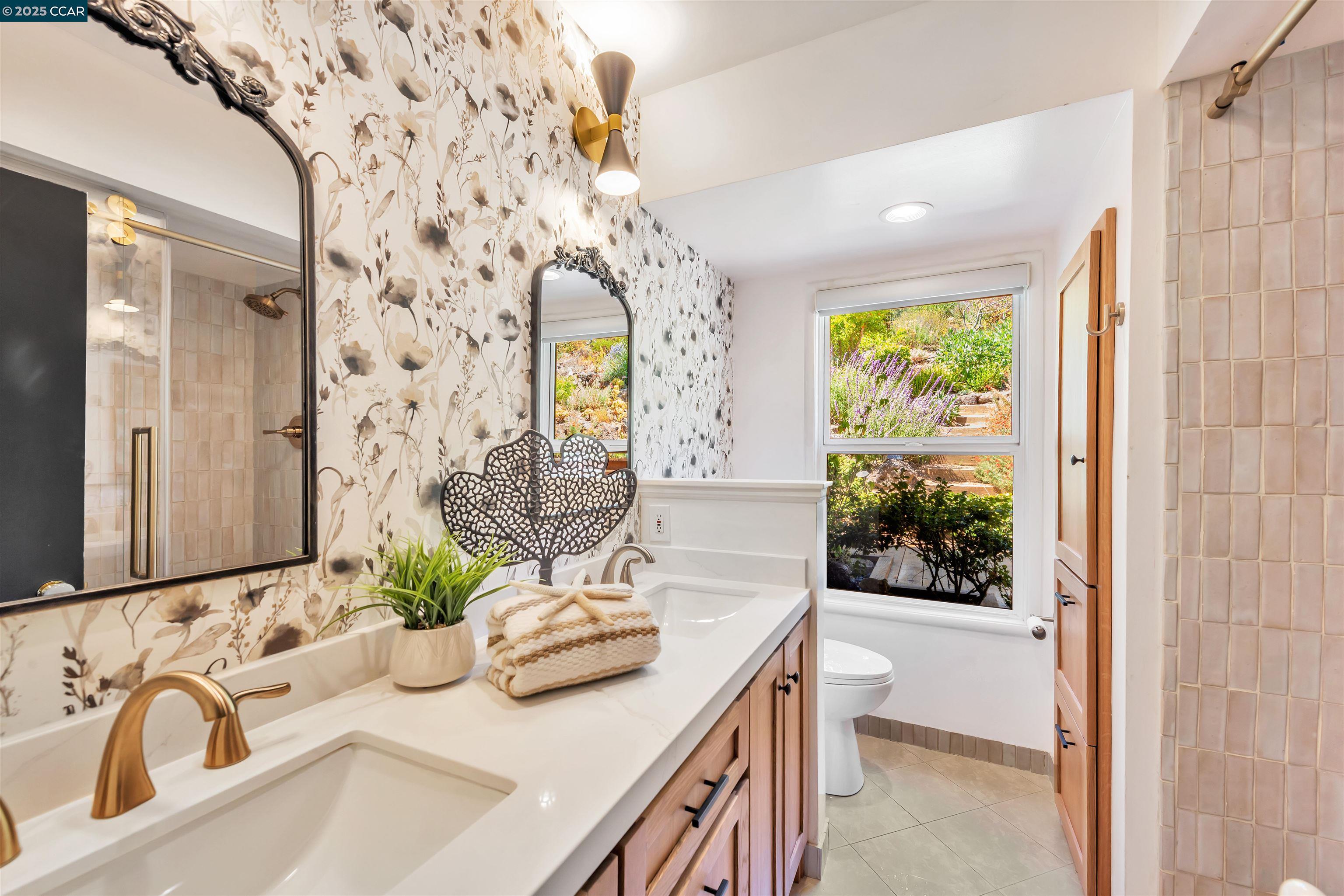 Detail Gallery Image 25 of 51 For 23 El Verano, Orinda,  CA 94563 - 4 Beds | 3 Baths